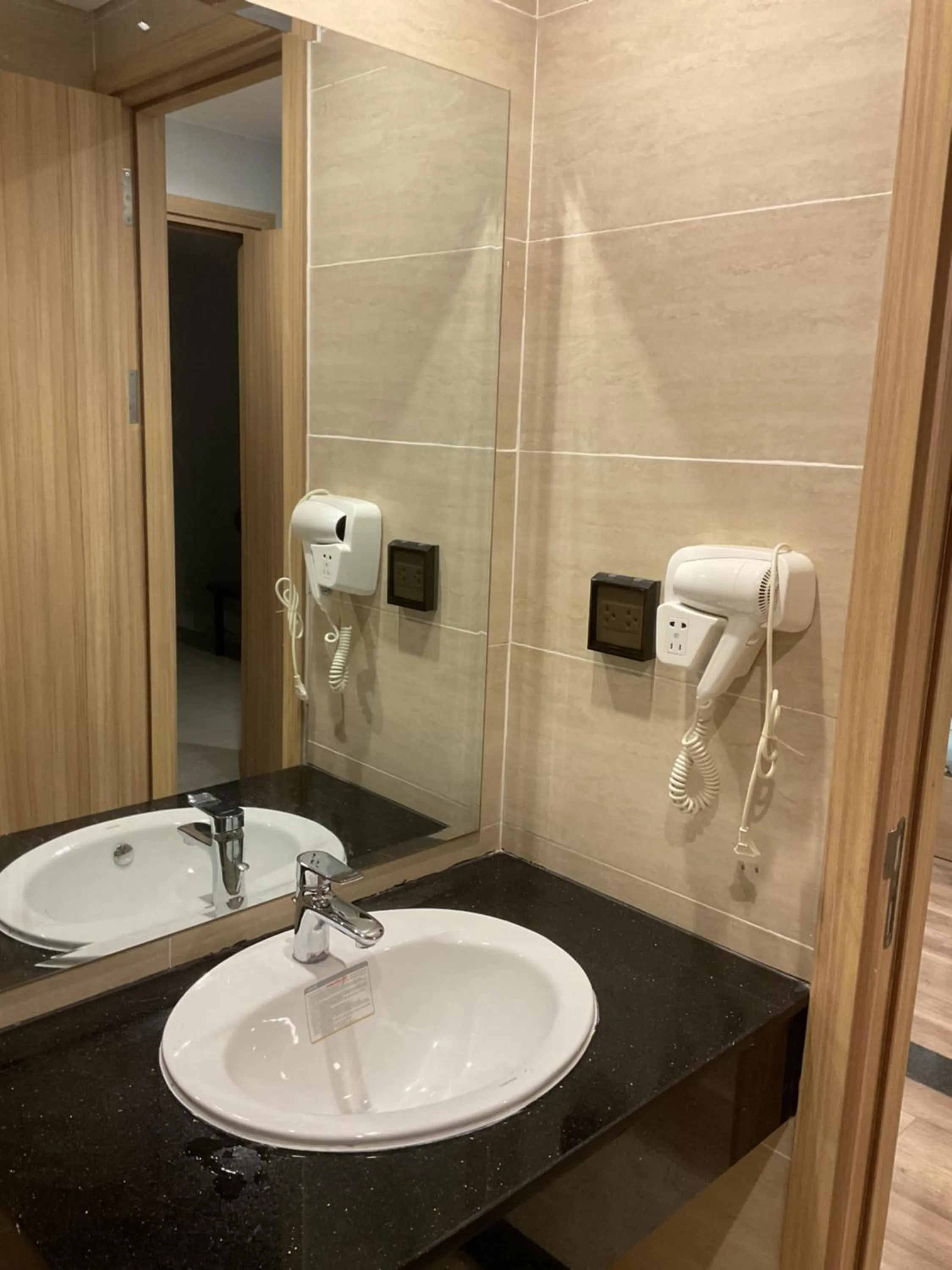 Toilet in Green Inn Phu Quoc Hotel