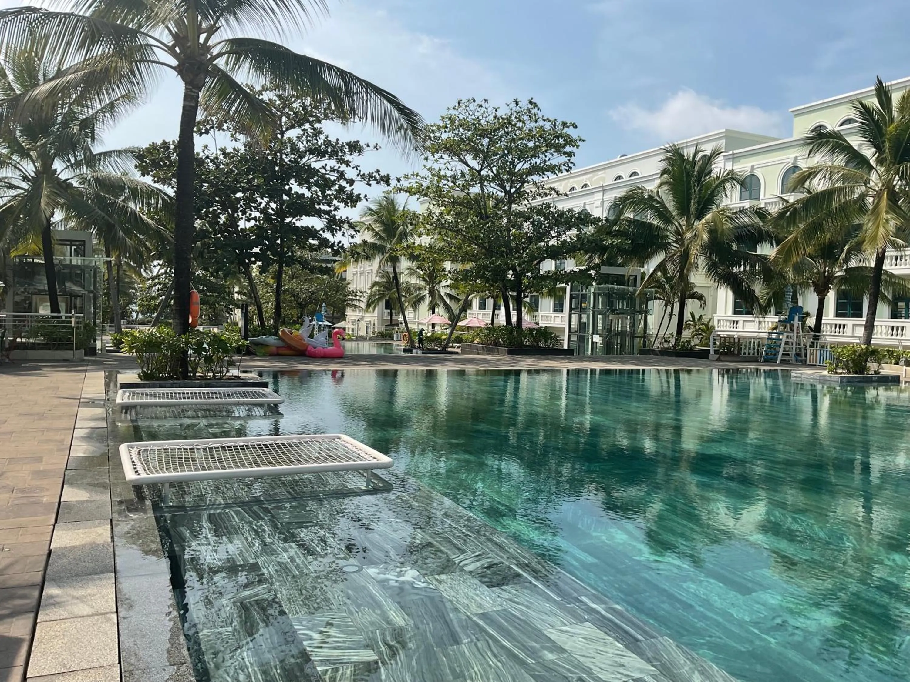 Swimming pool in Green Inn Phu Quoc Hotel