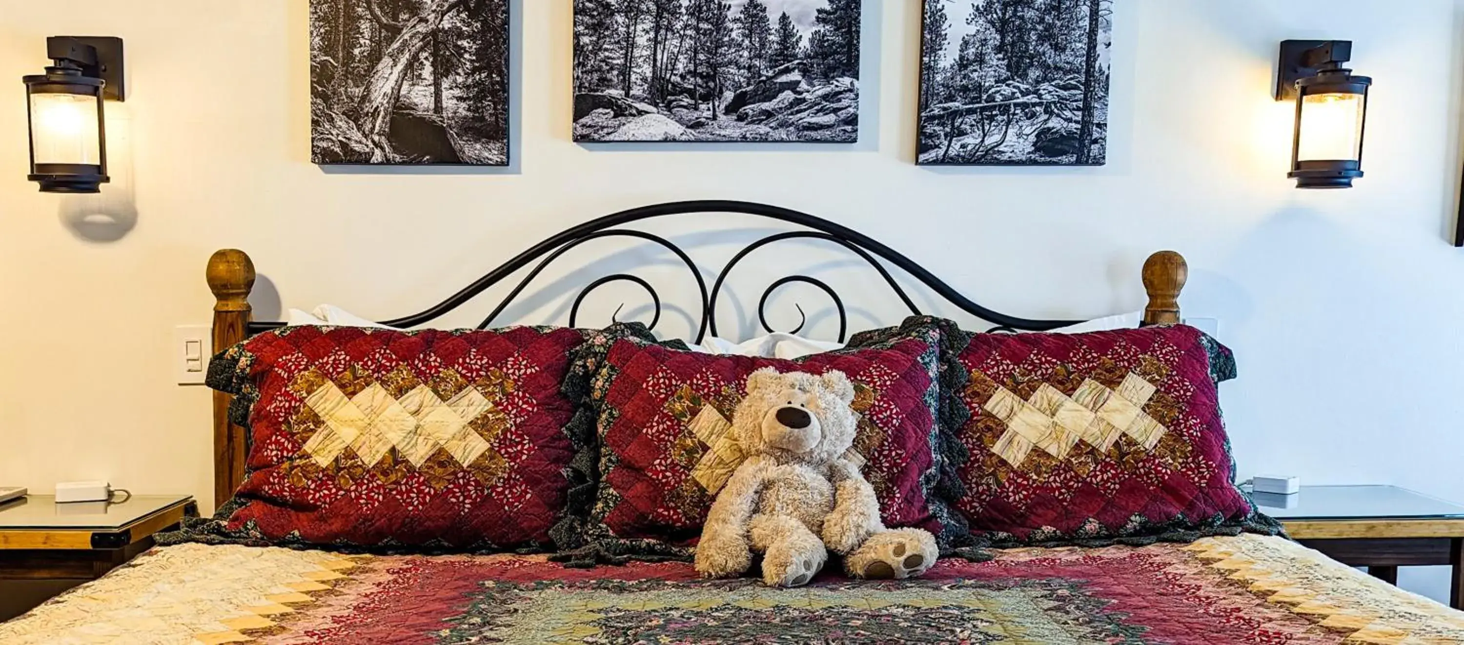 King Room with Garden View - No Pets in Alpen Way Chalet Mountain Lodge King Room with Garden View - No Pets in Alpen Way Chalet Mountain Lodge