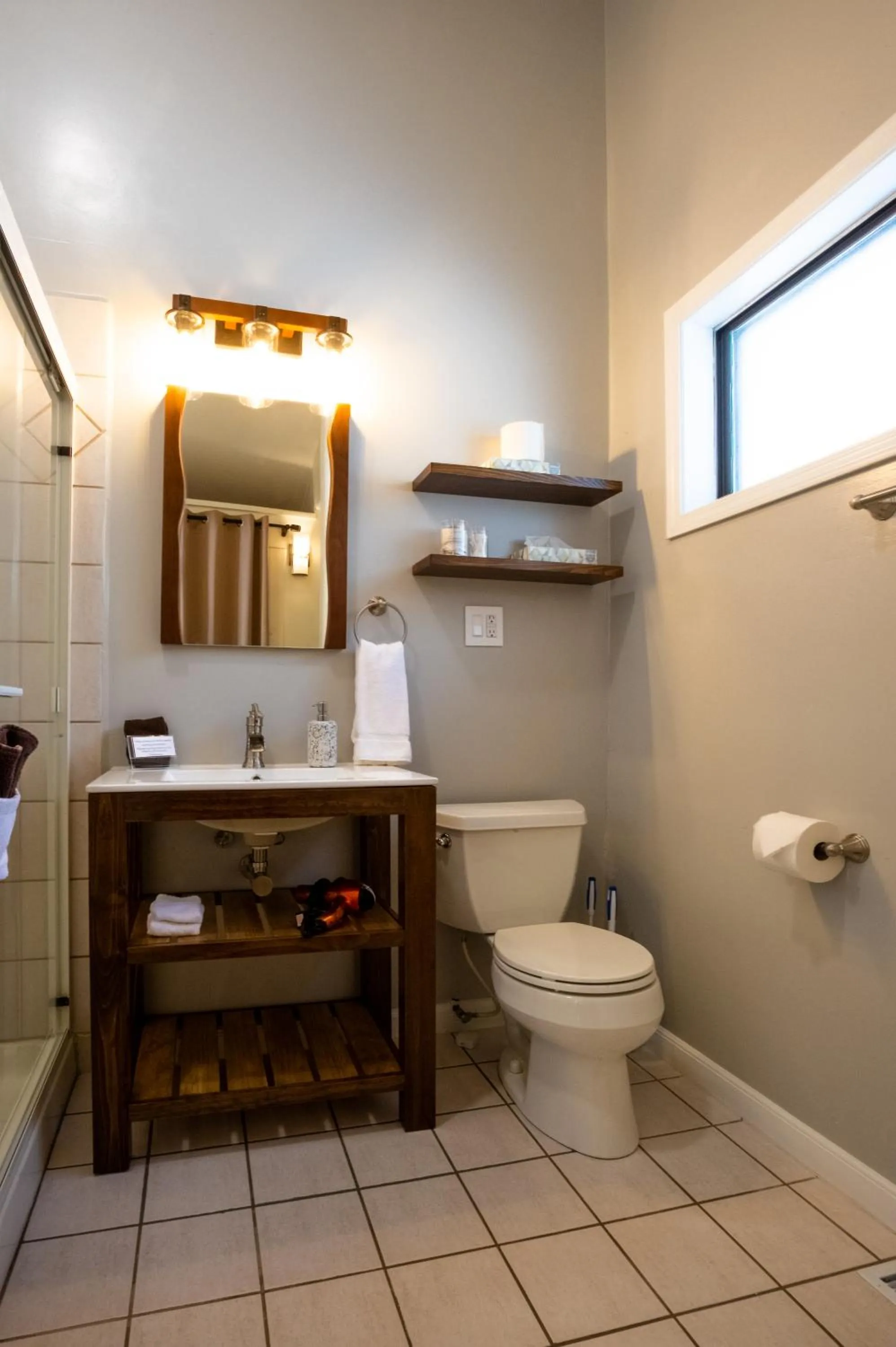 Bathroom in Alpen Way Chalet Mountain Lodge