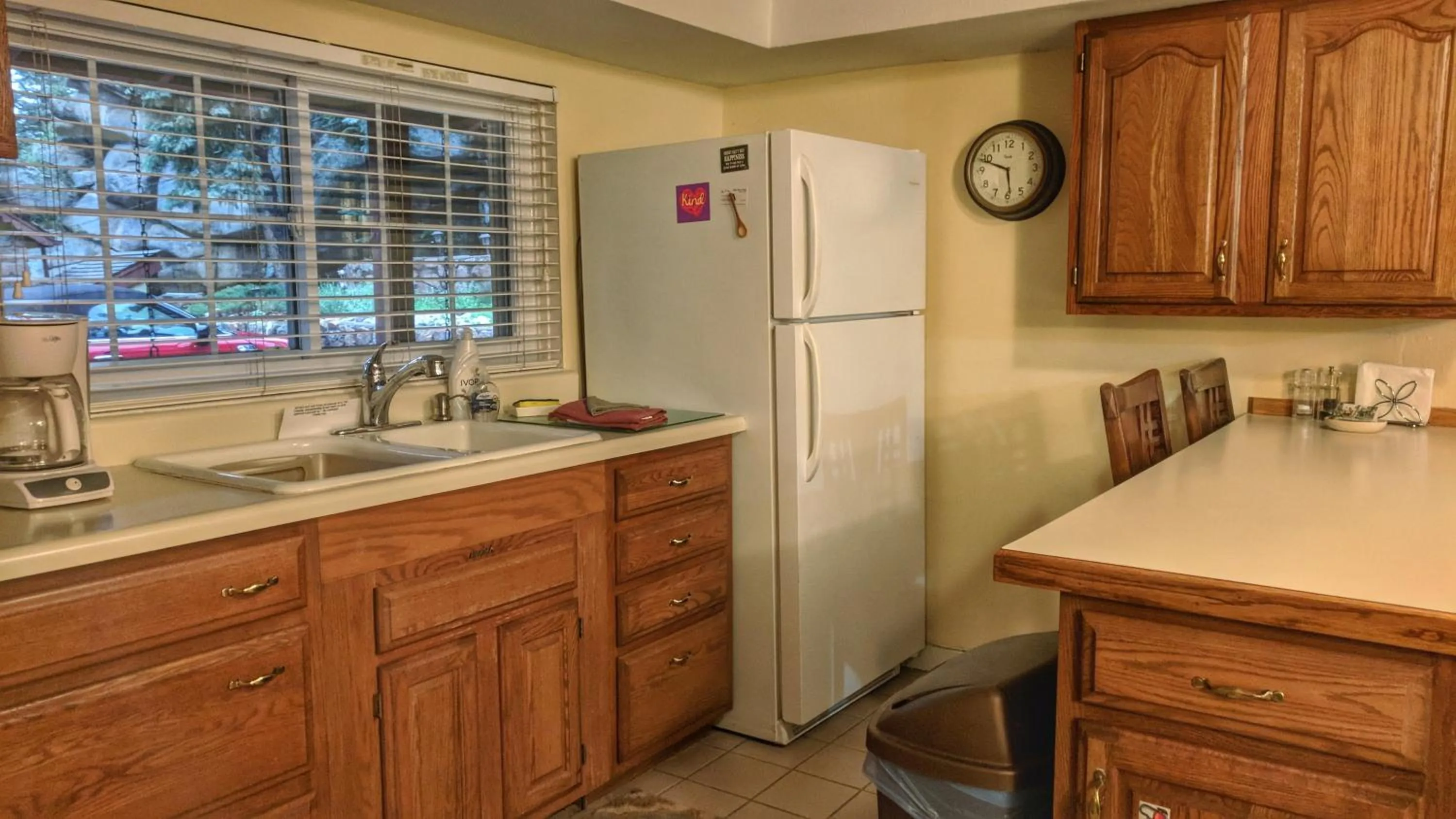 Kitchen or kitchenette in Alpen Way Chalet Mountain Lodge