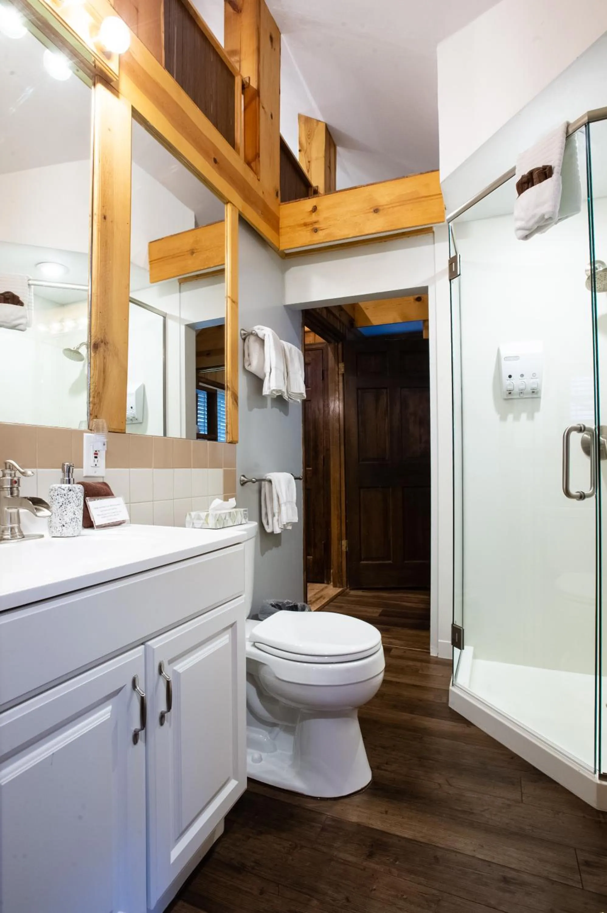 Bathroom in Alpen Way Chalet Mountain Lodge
