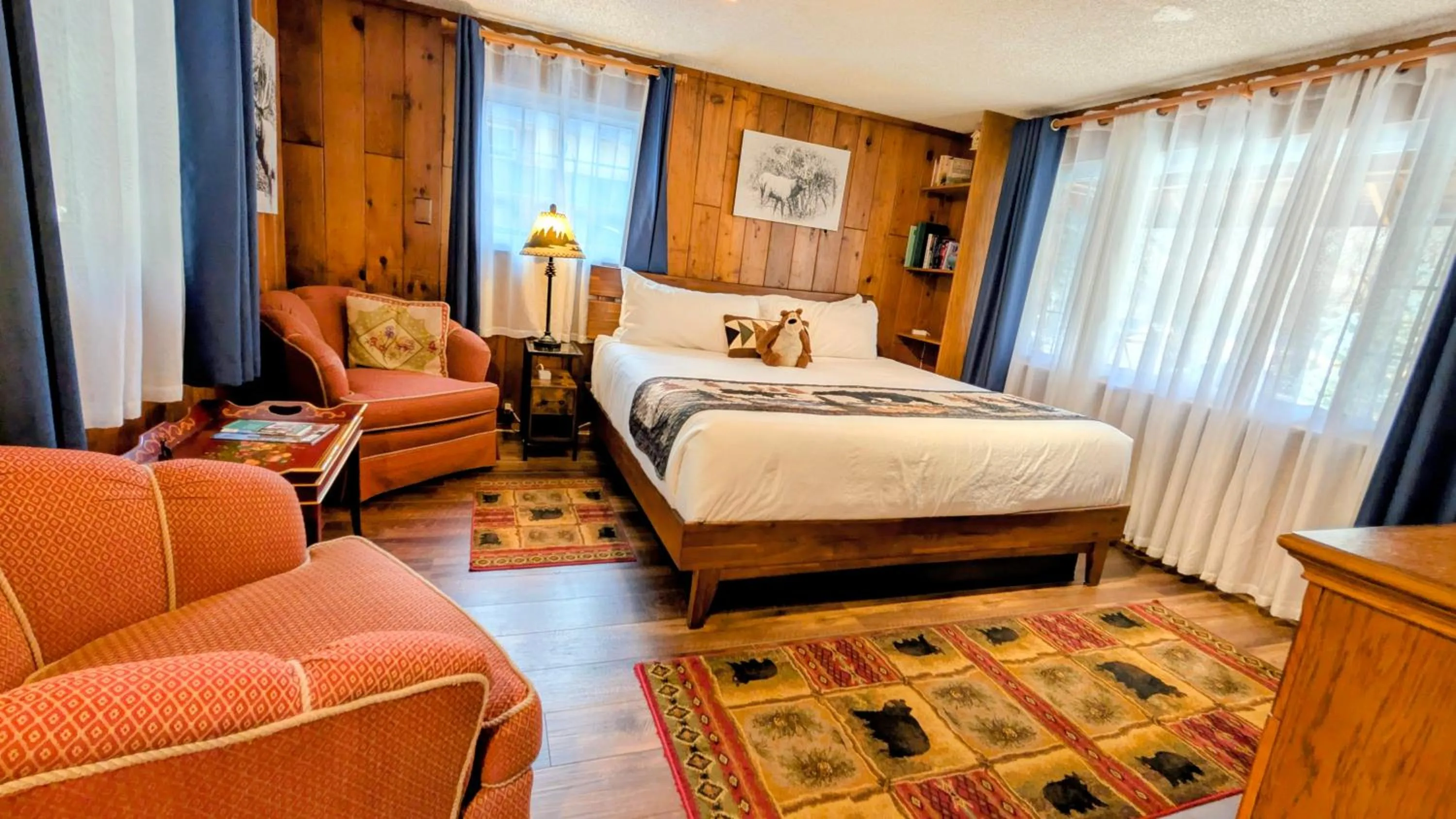 Bedroom, Bed in Alpen Way Chalet Mountain Lodge