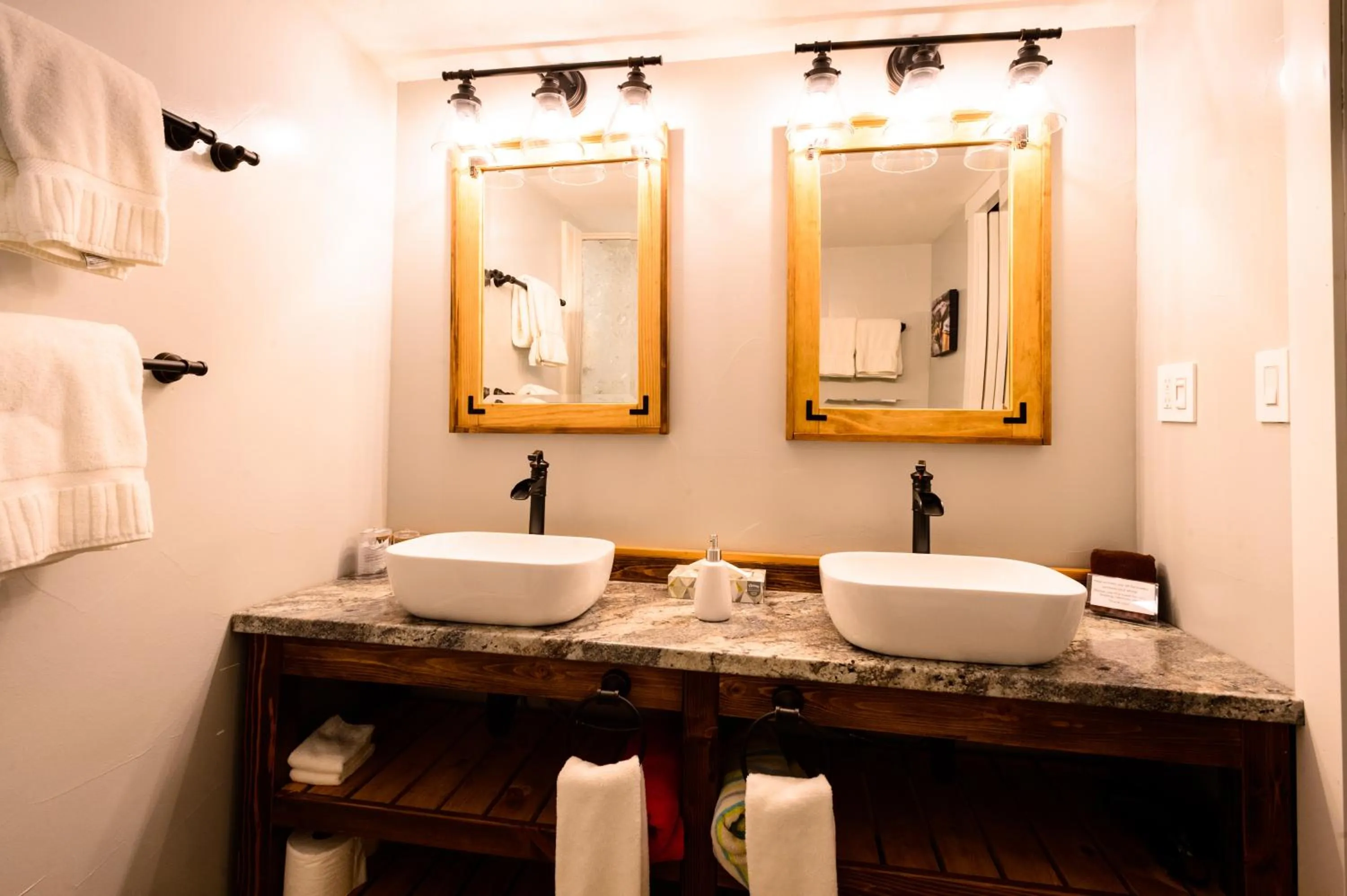 Bathroom in Alpen Way Chalet Mountain Lodge