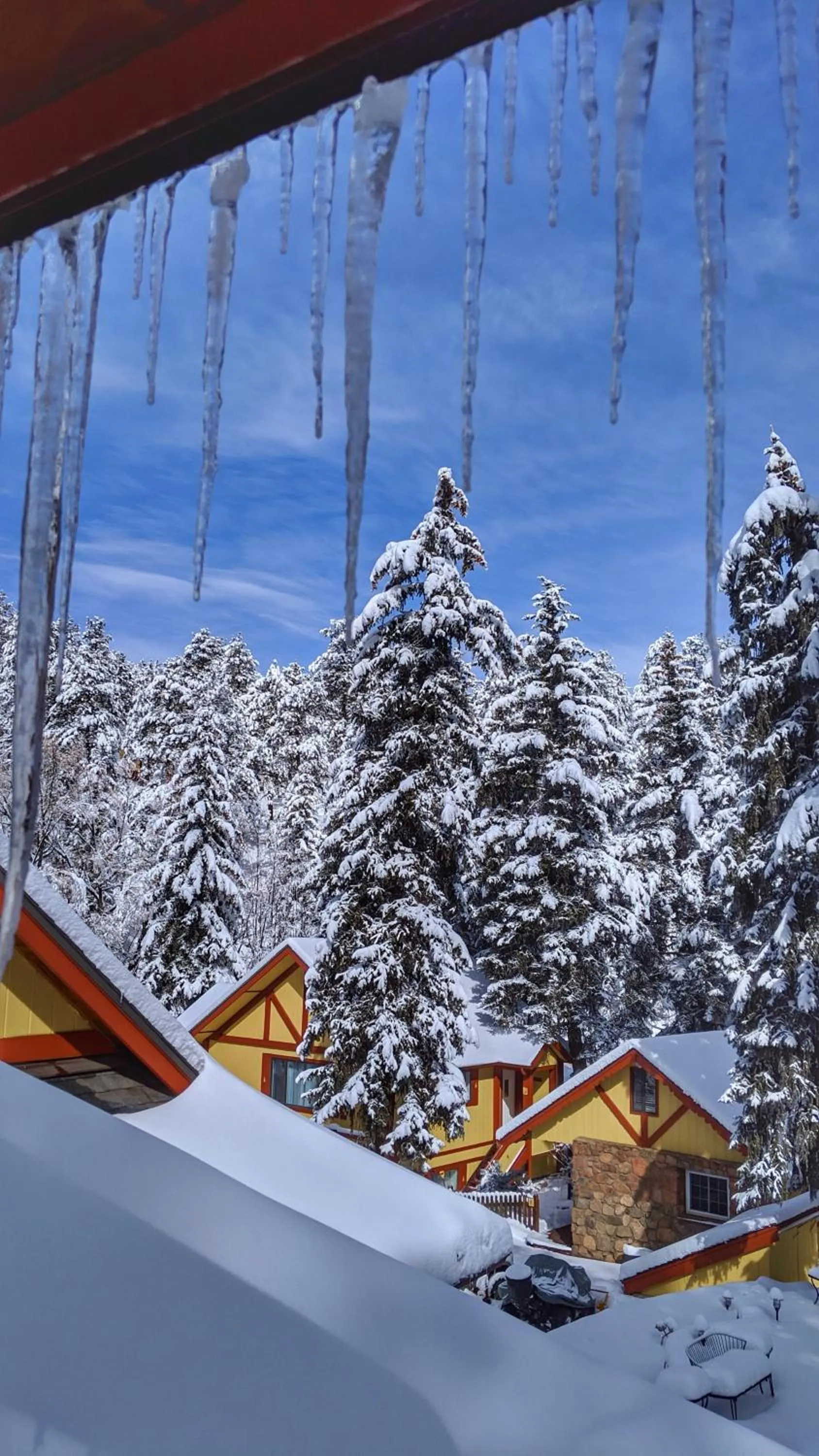 Winter in Alpen Way Chalet Mountain Lodge