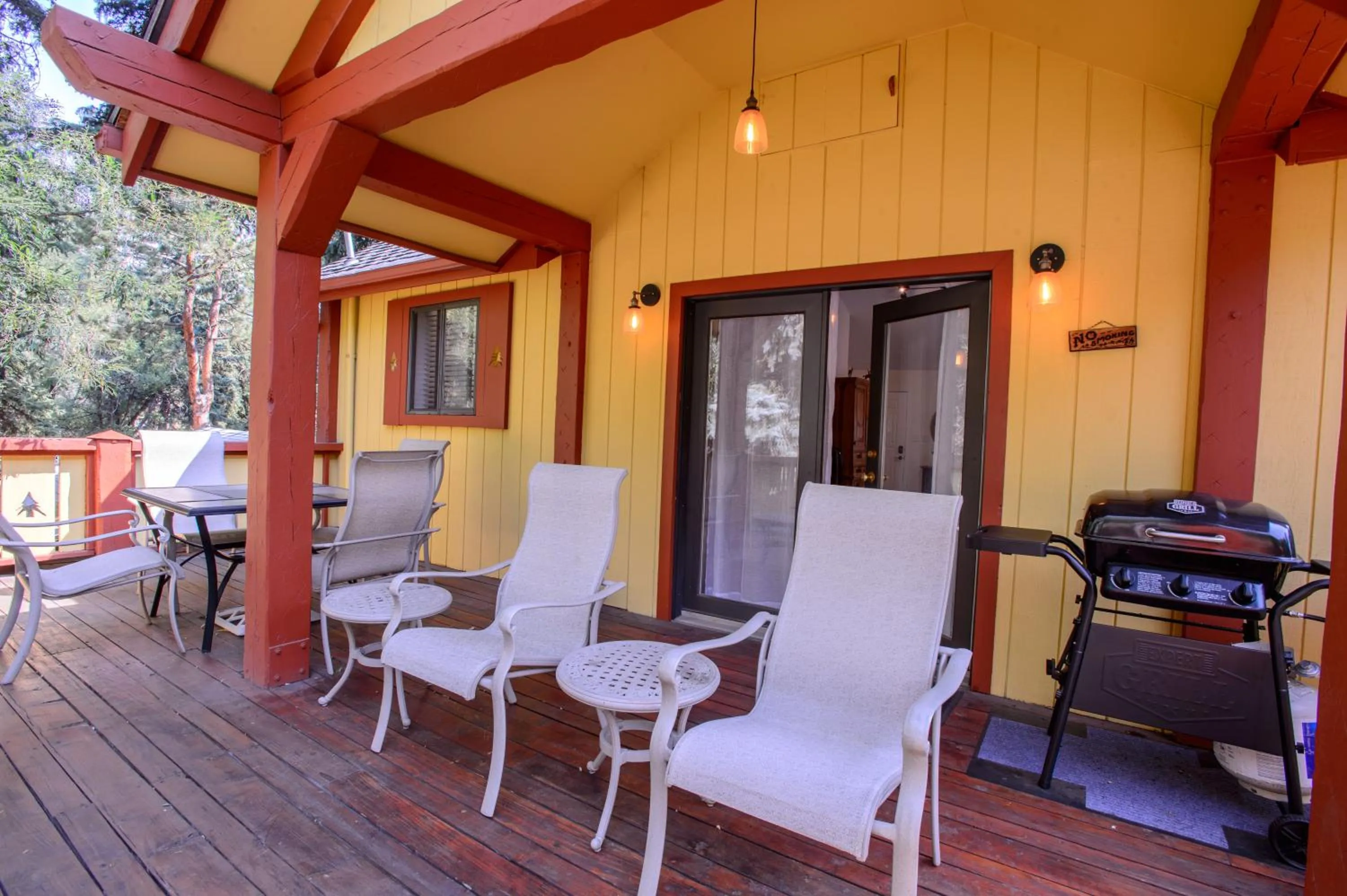 Patio in Alpen Way Chalet Mountain Lodge