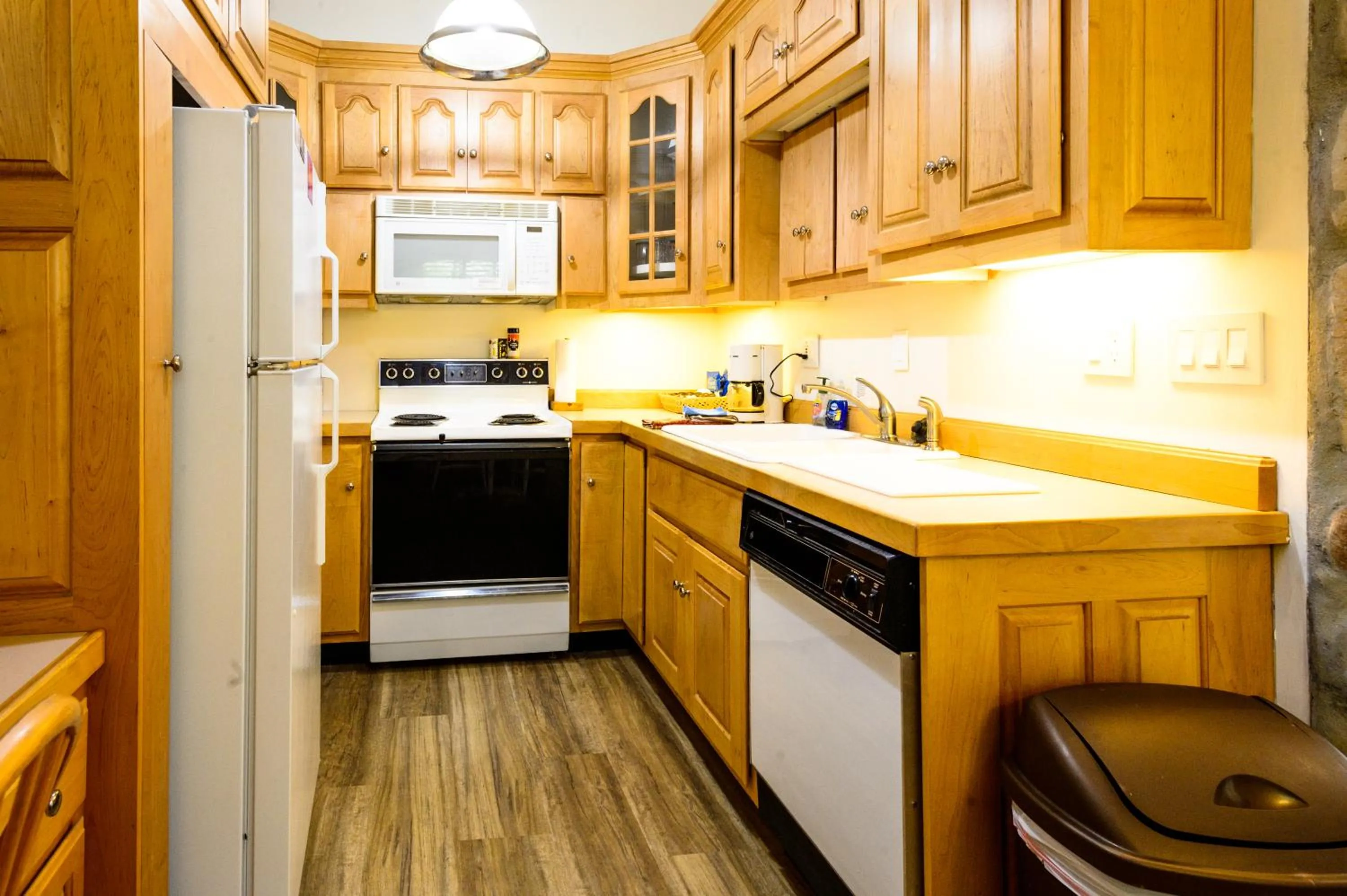Kitchen or kitchenette in Alpen Way Chalet Mountain Lodge
