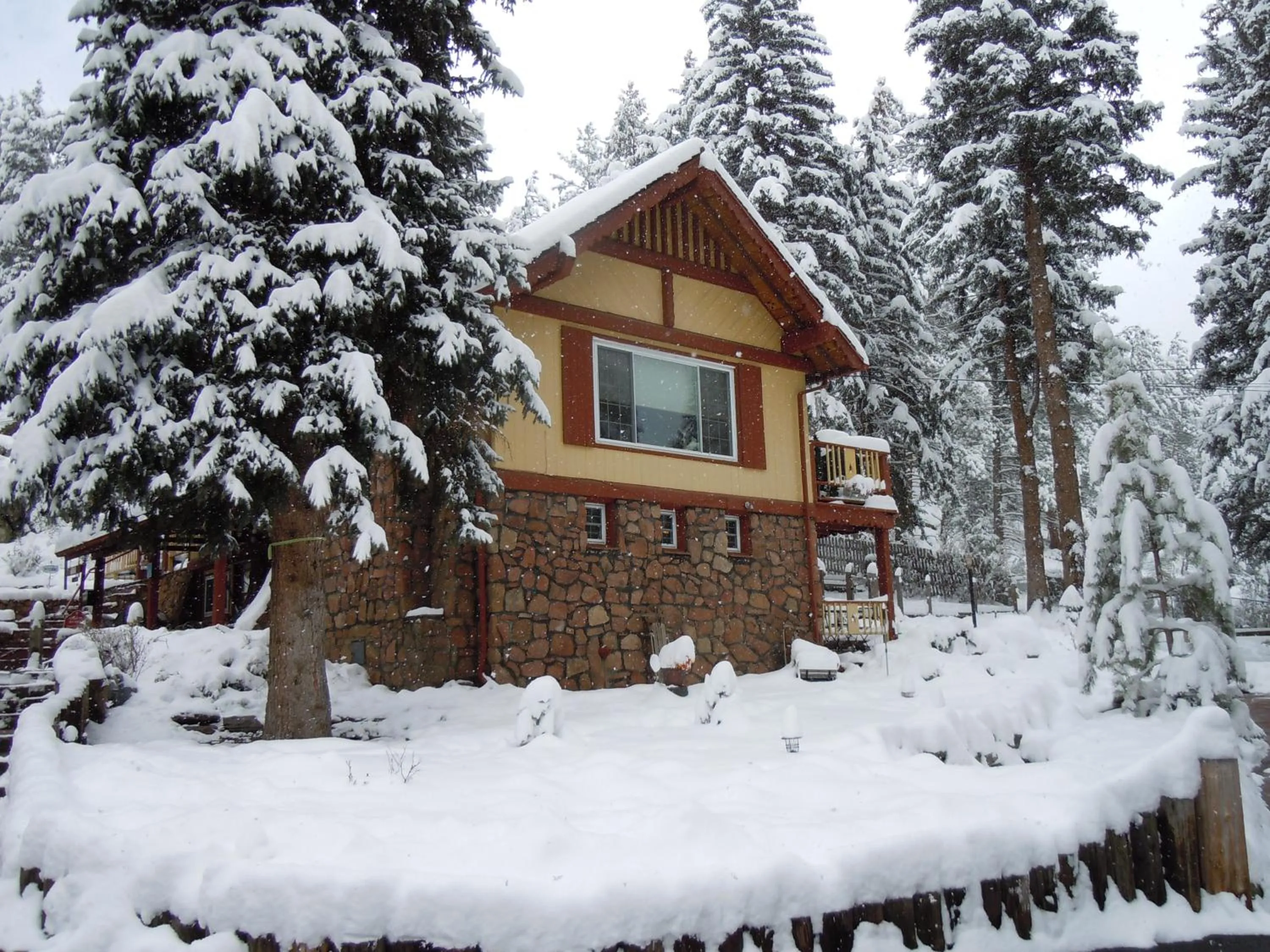 Facade/entrance in Alpen Way Chalet Mountain Lodge