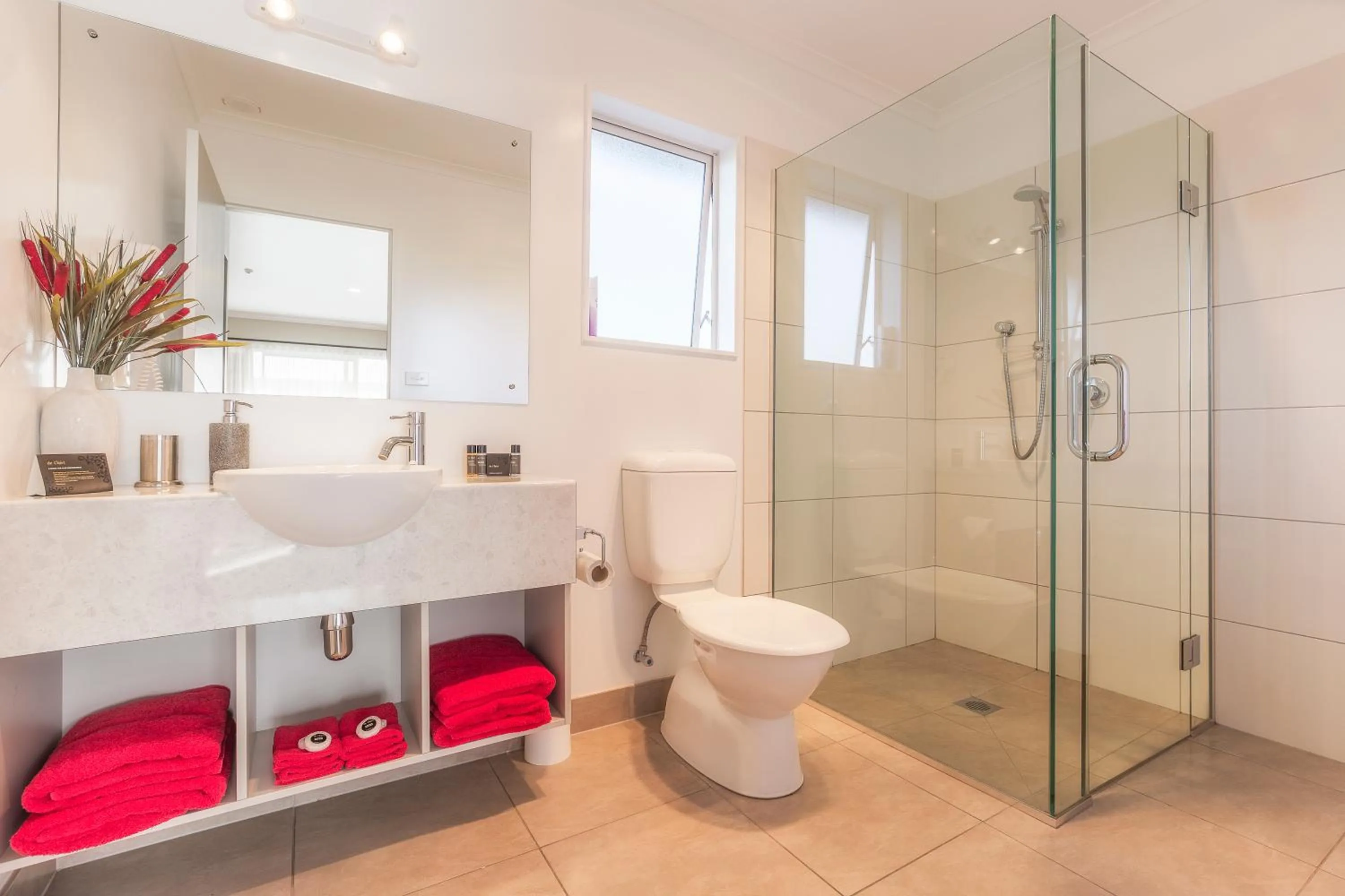 Shower in Mohua Motels