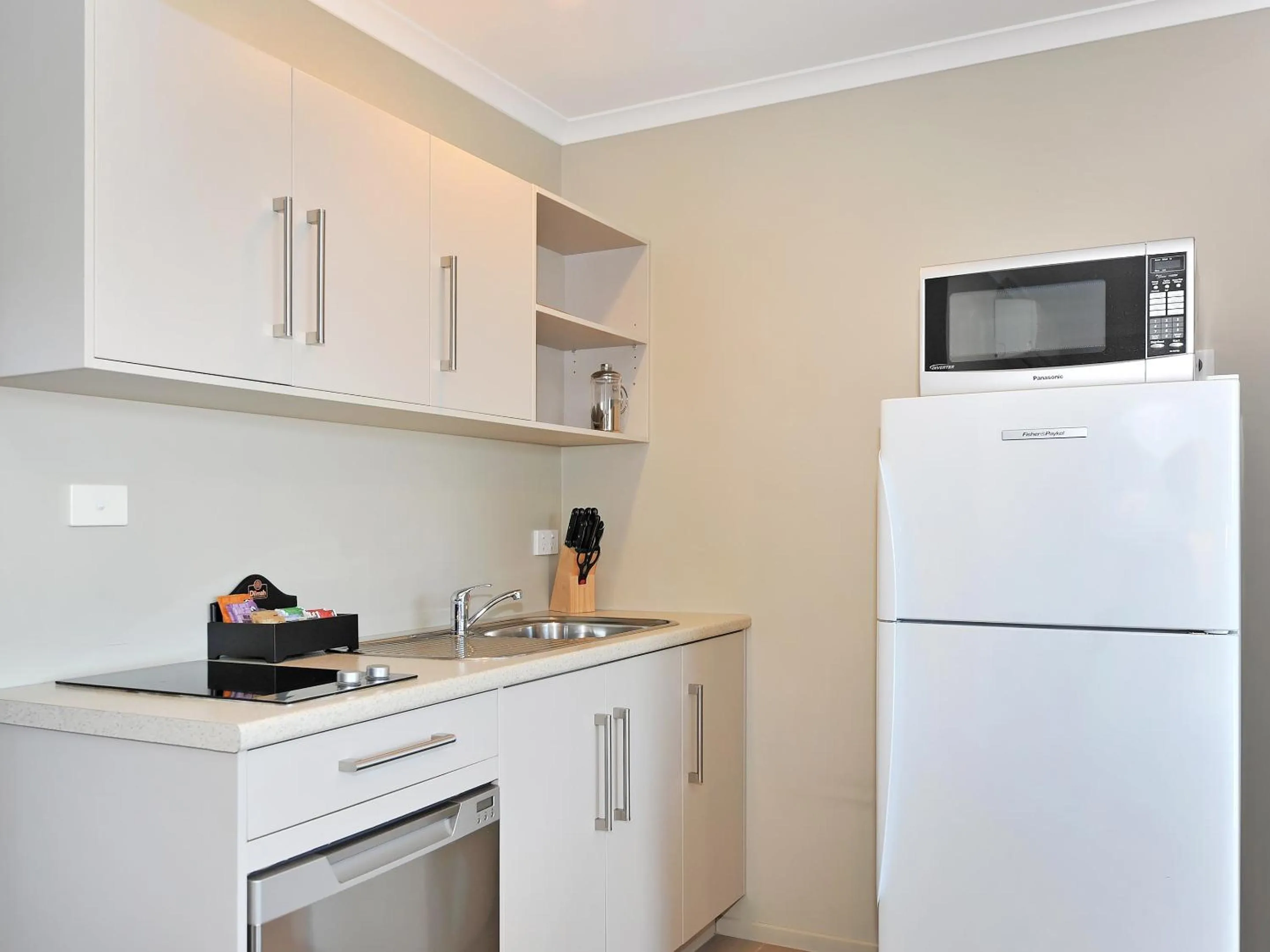 Coffee/tea facilities in Mohua Motels