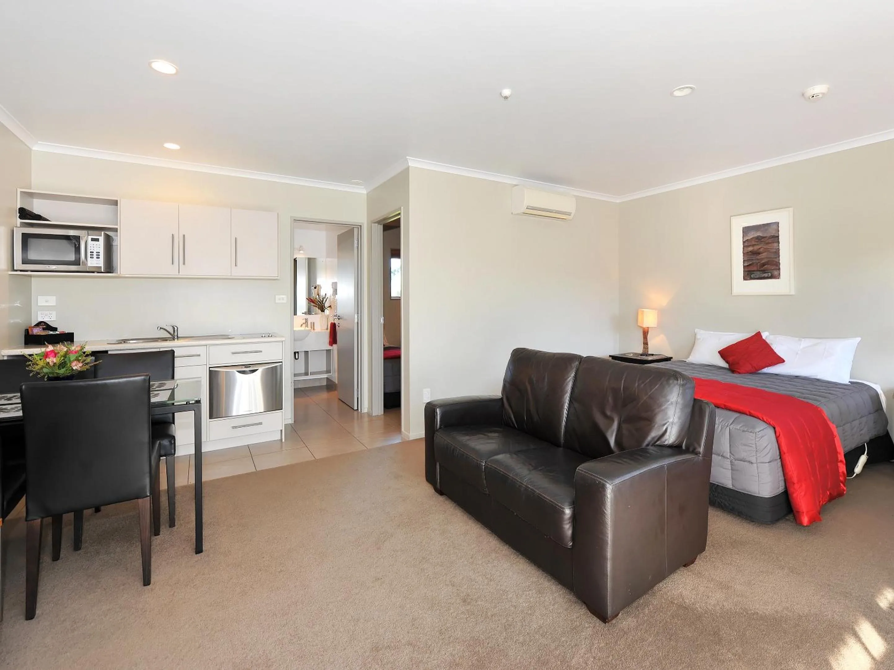 Coffee/tea facilities in Mohua Motels