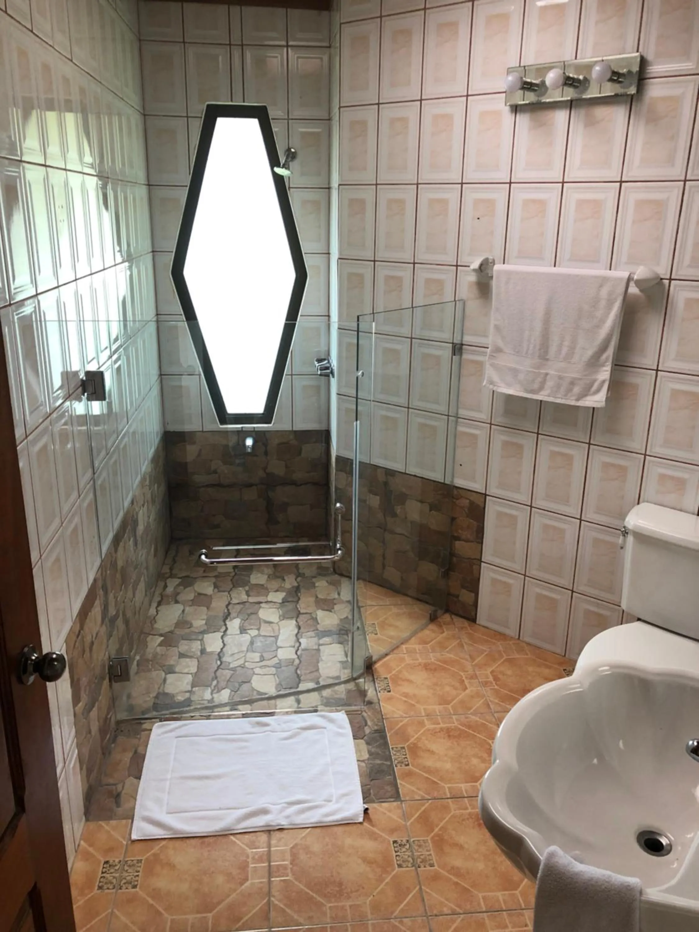 Bathroom in Vistaverde Lodge