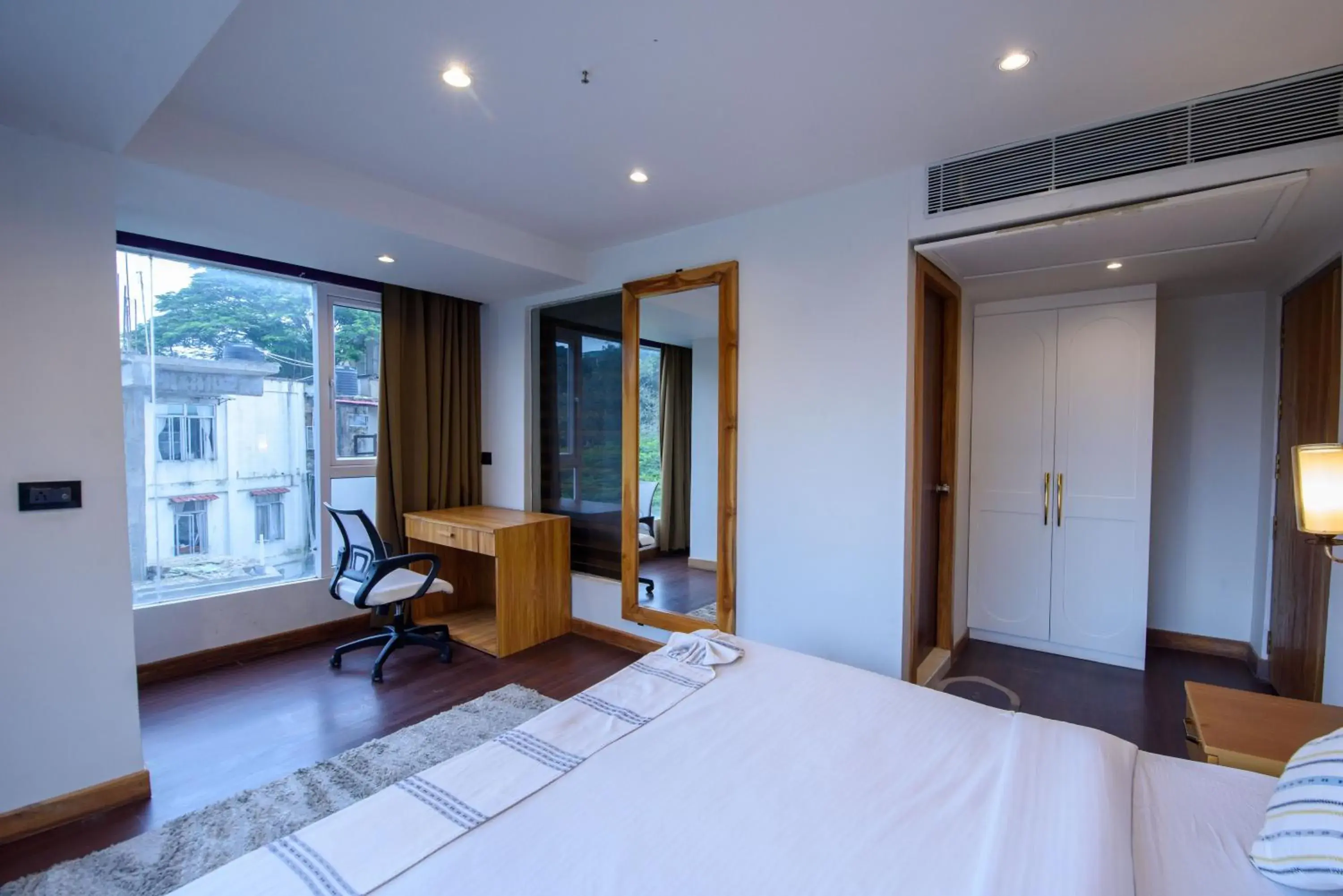 Bedroom, Bed in Emerald Hotel Bedroom, Bed in Emerald Hotel