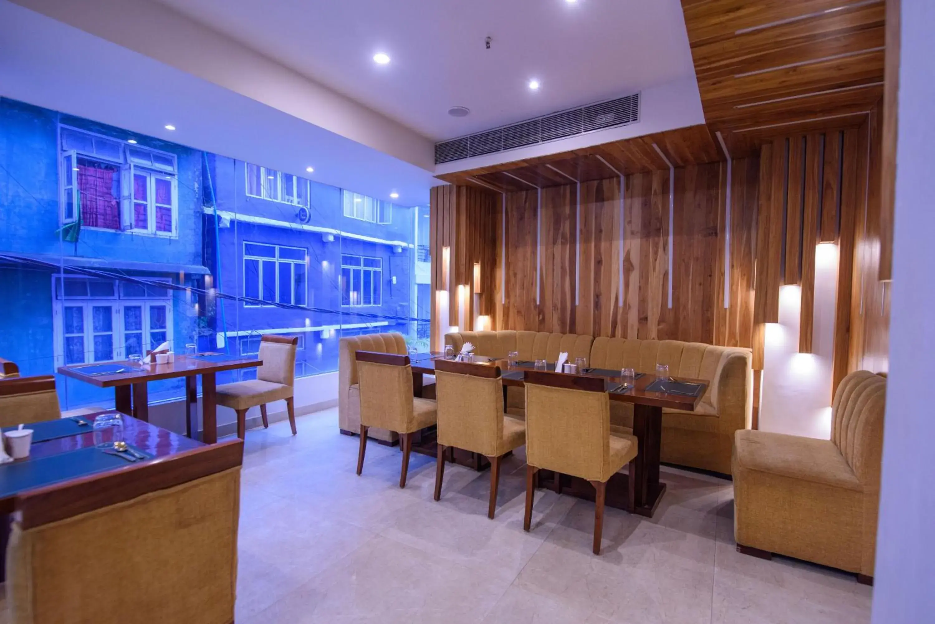 Restaurant/places to eat in Emerald Hotel Restaurant/places to eat in Emerald Hotel