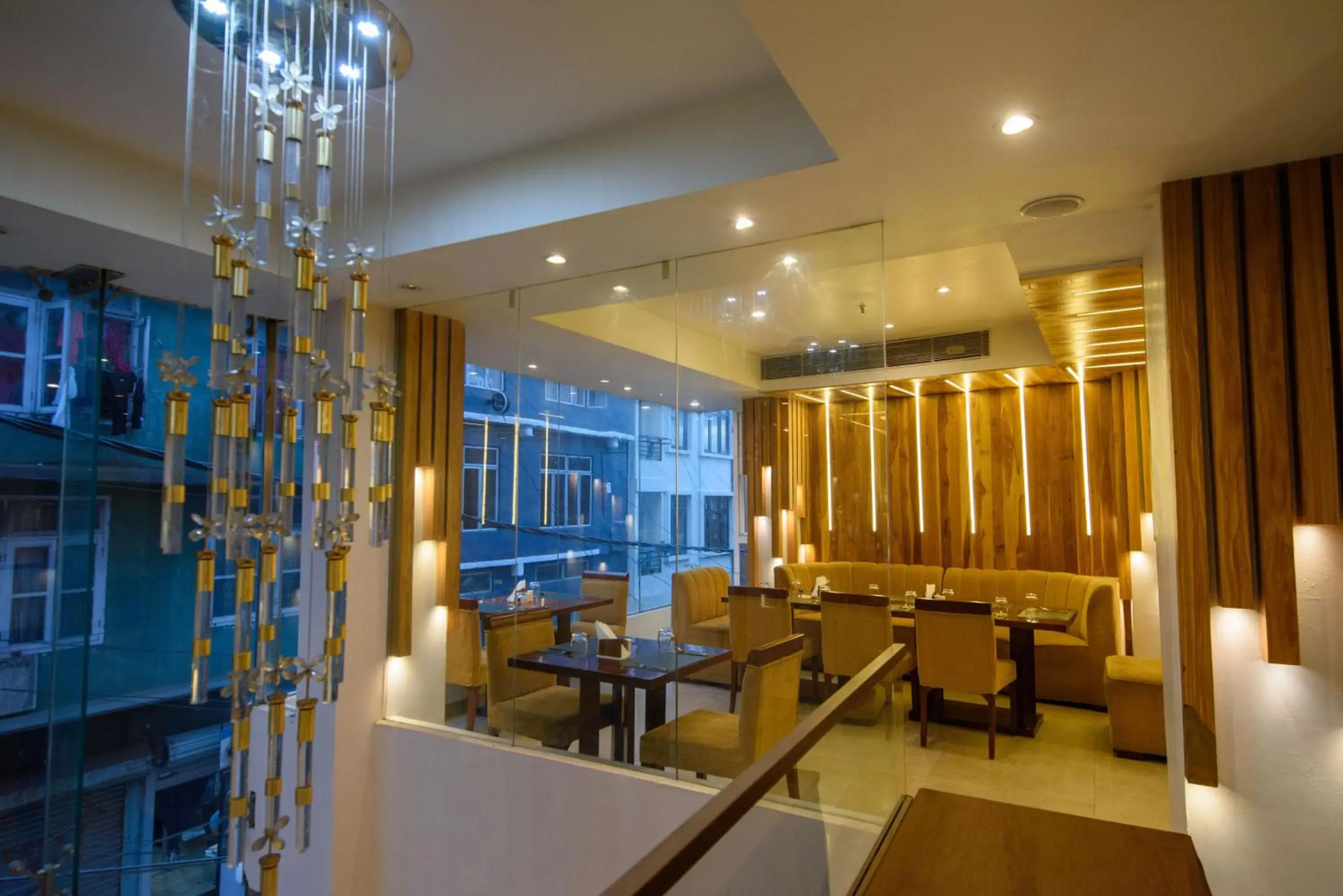 Restaurant/places to eat in Emerald Hotel Restaurant/places to eat in Emerald Hotel