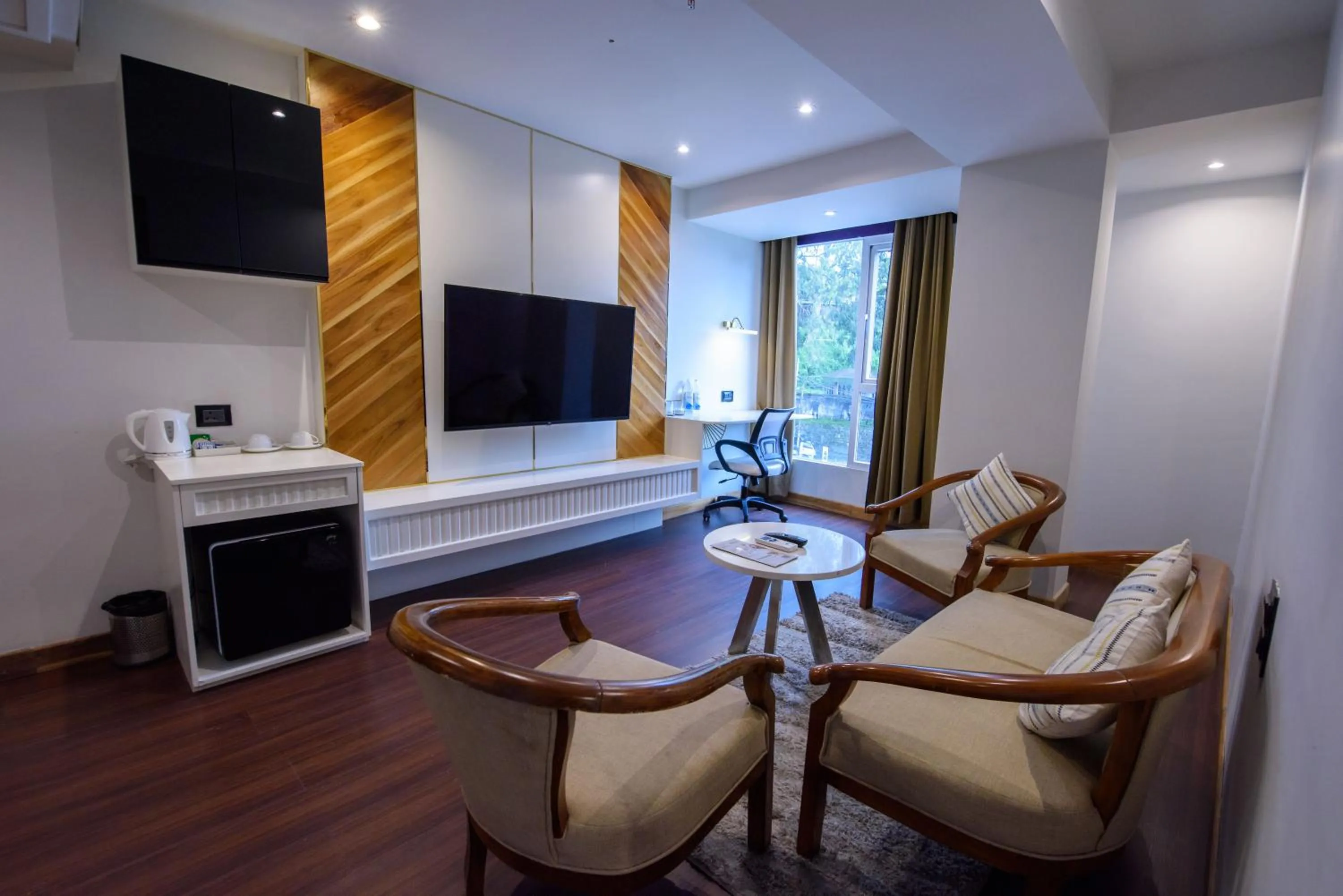 Living room in Emerald Hotel