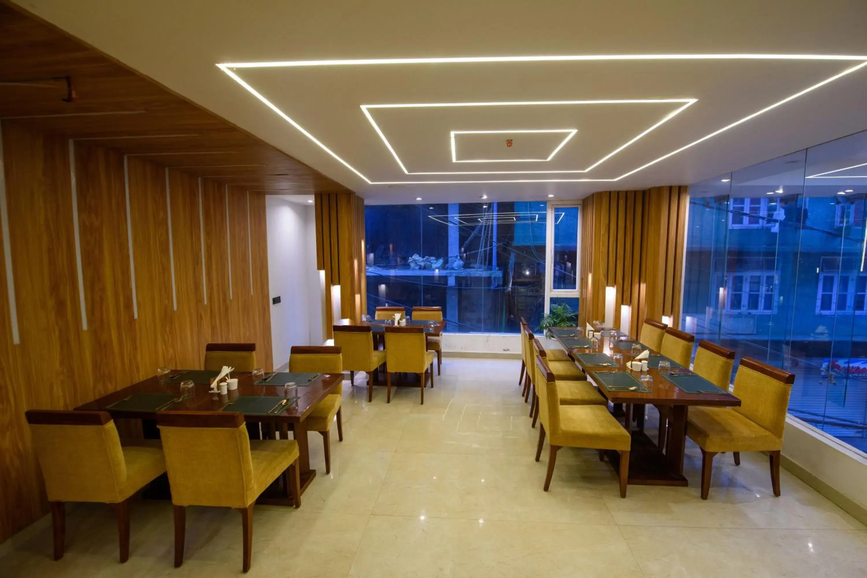 Restaurant/places to eat in Emerald Hotel Restaurant/places to eat in Emerald Hotel