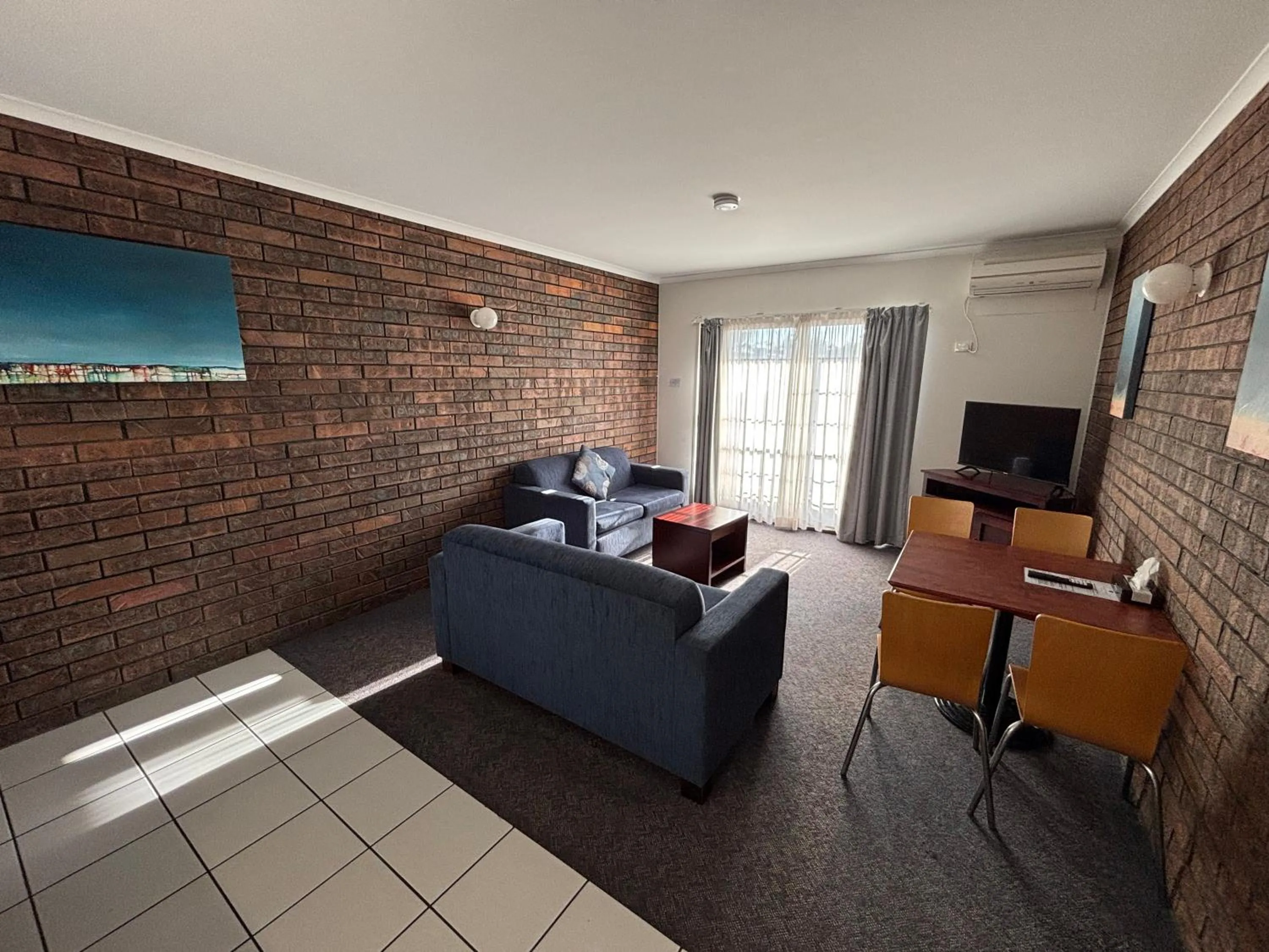 Living room in Shakespeare Motel