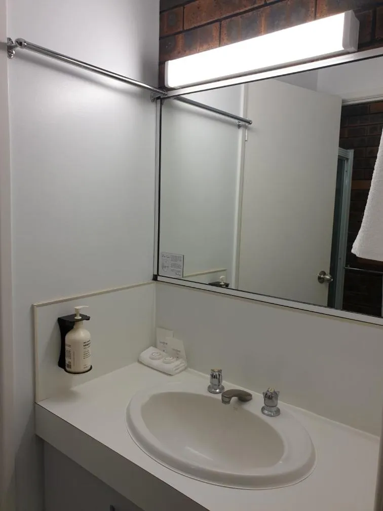 Bathroom in Shakespeare Motel