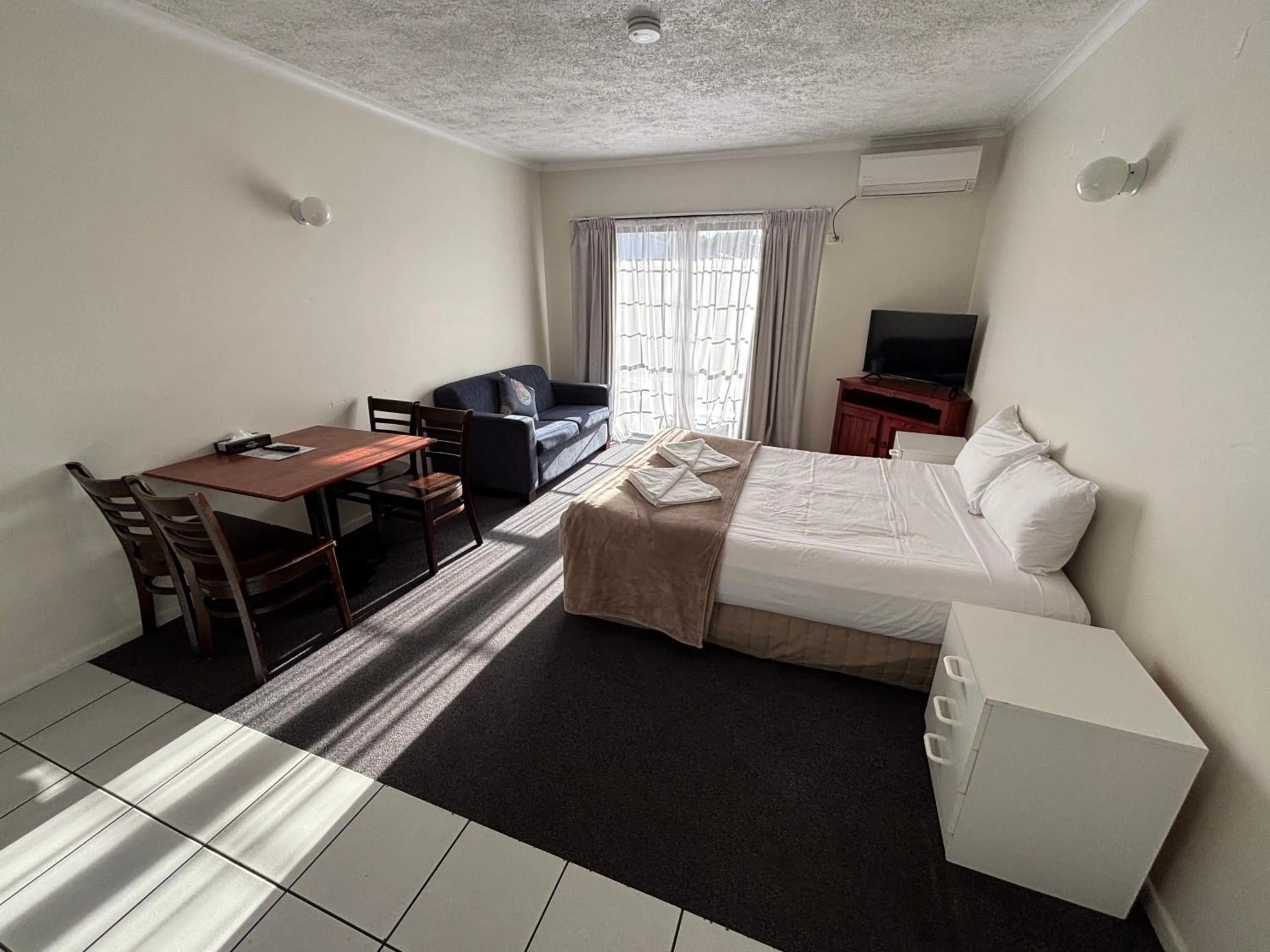 Bed in Shakespeare Motel