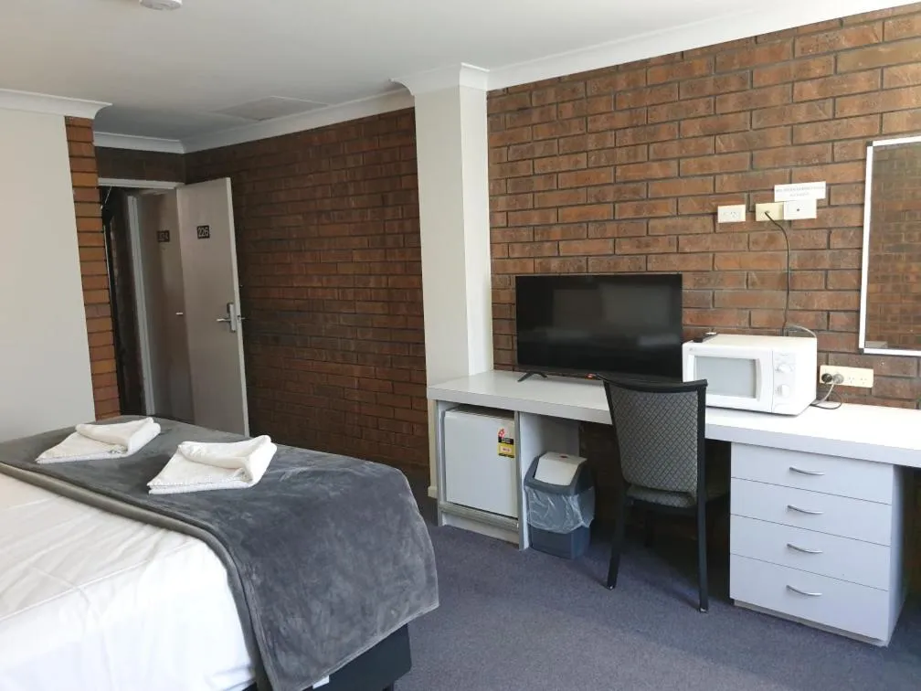 Bedroom, Bed in Shakespeare Motel