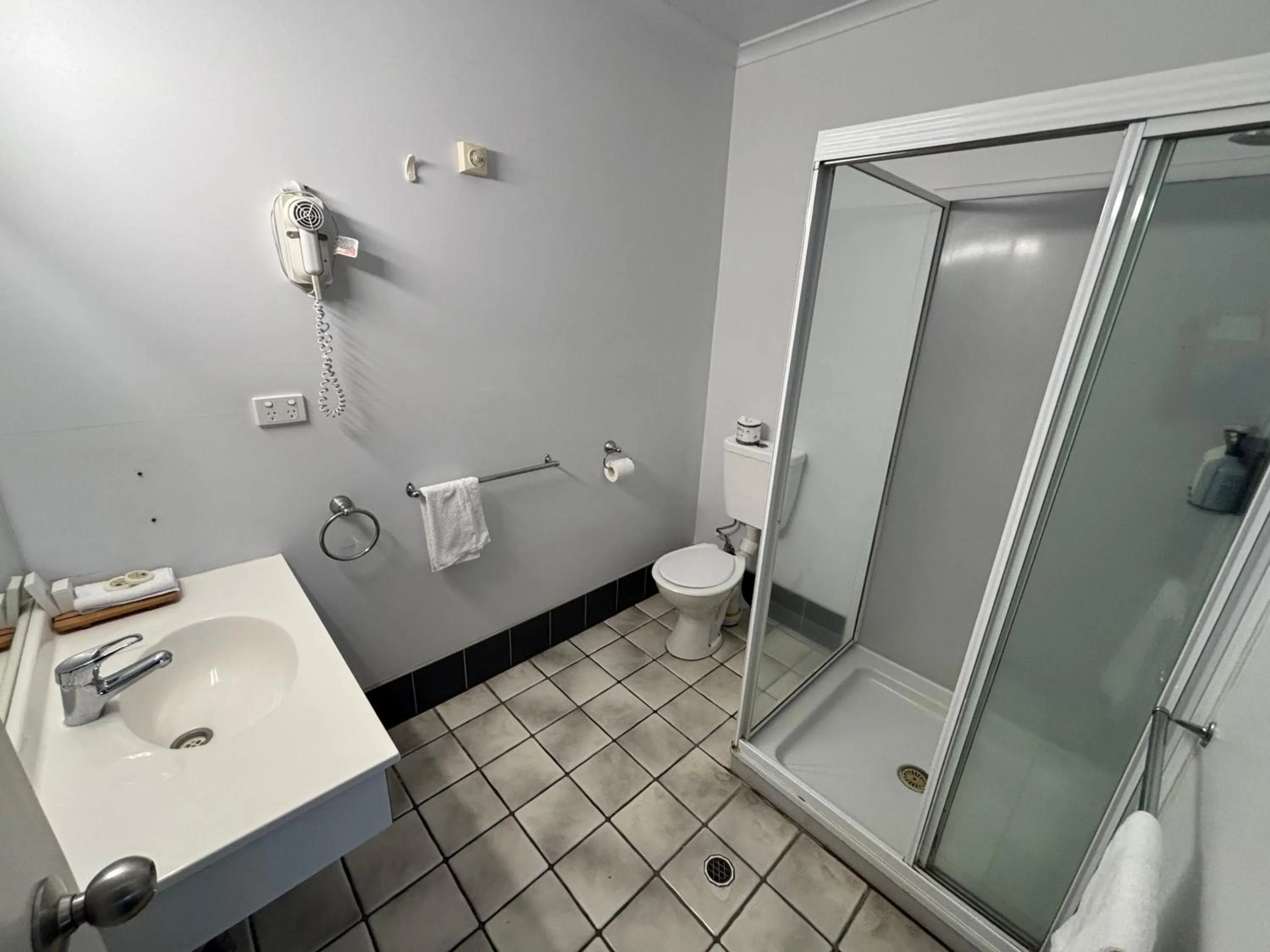 Bathroom in Shakespeare Motel