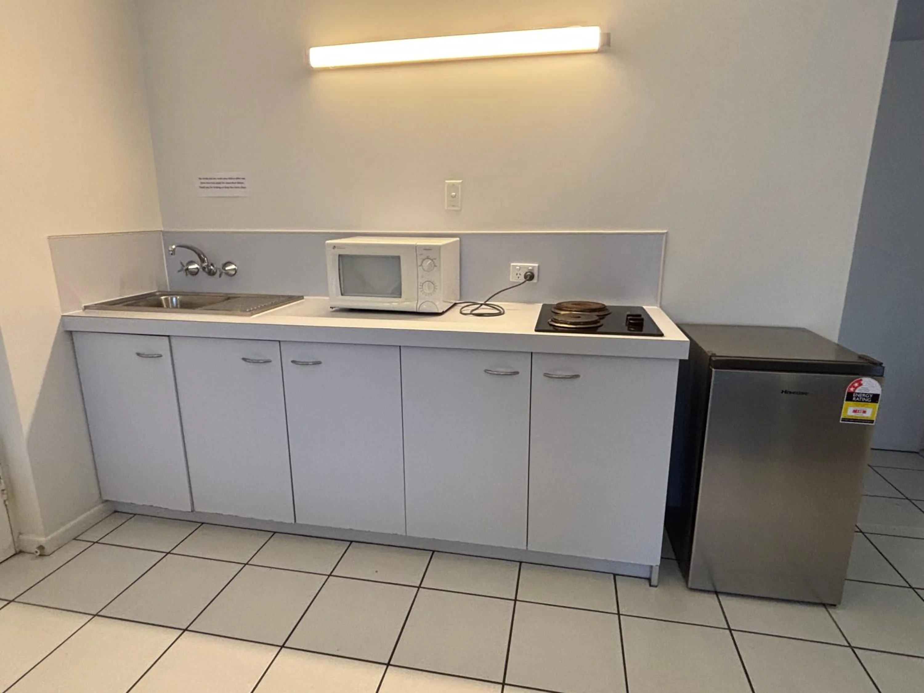 Kitchen or kitchenette in Shakespeare Motel