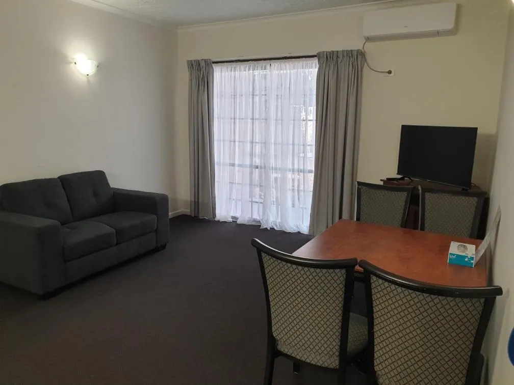 Living room in Shakespeare Motel