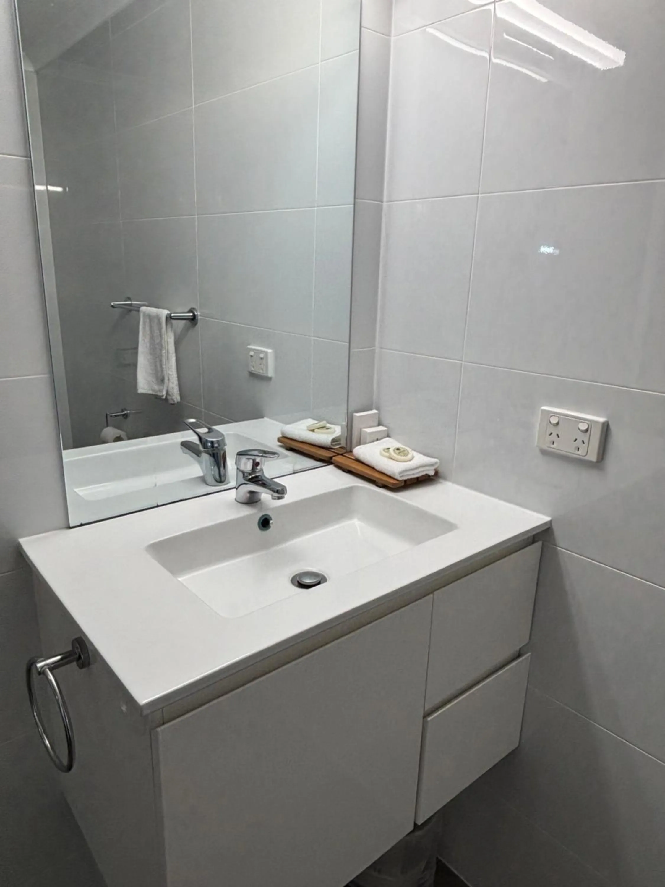 Bathroom in Shakespeare Motel