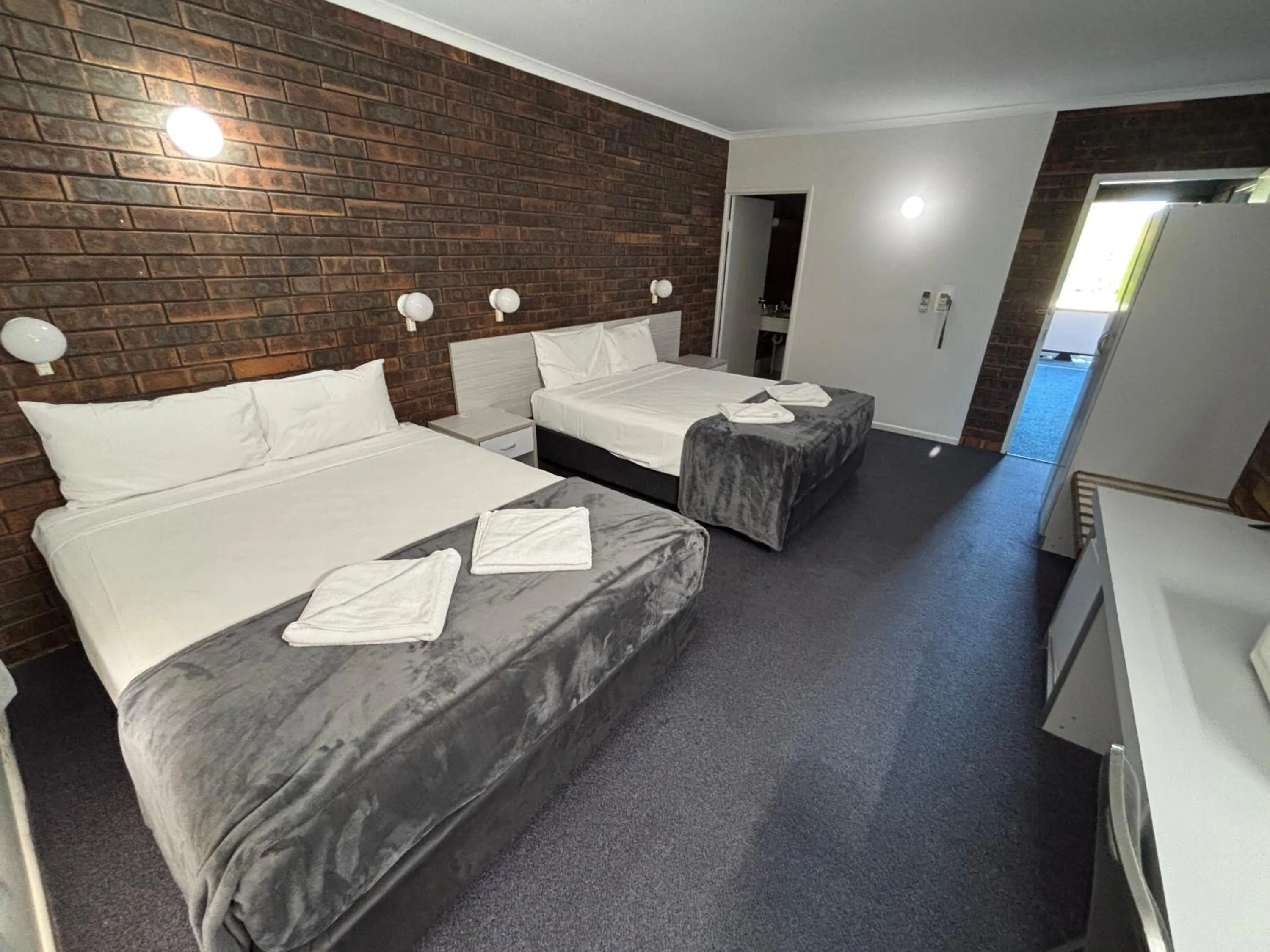 Bedroom, Bed in Shakespeare Motel