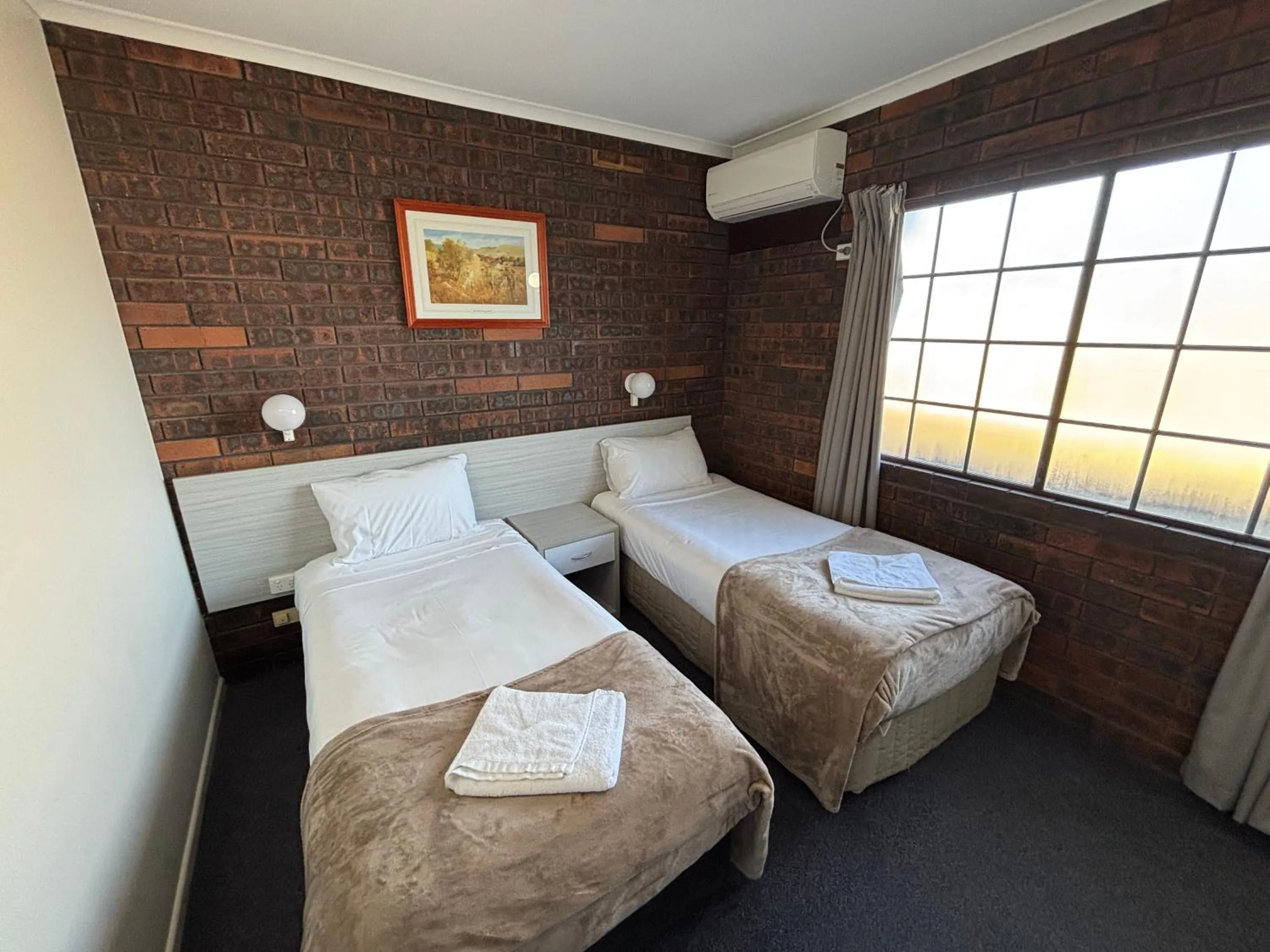 Bedroom, Bed in Shakespeare Motel