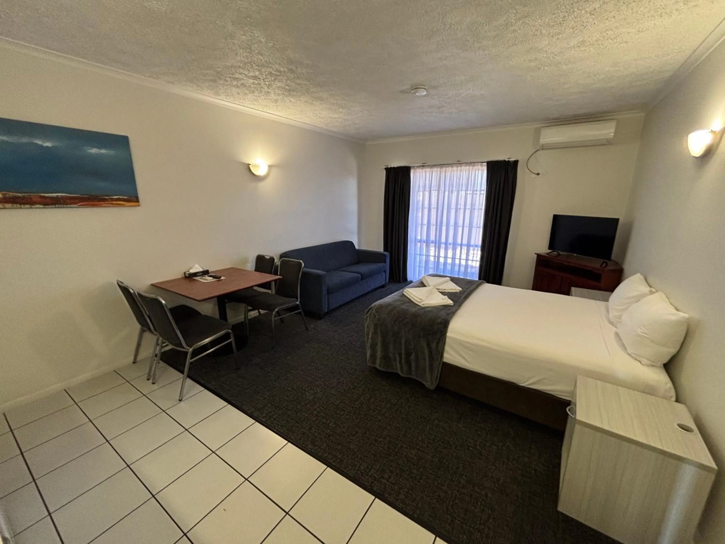 Bed in Shakespeare Motel