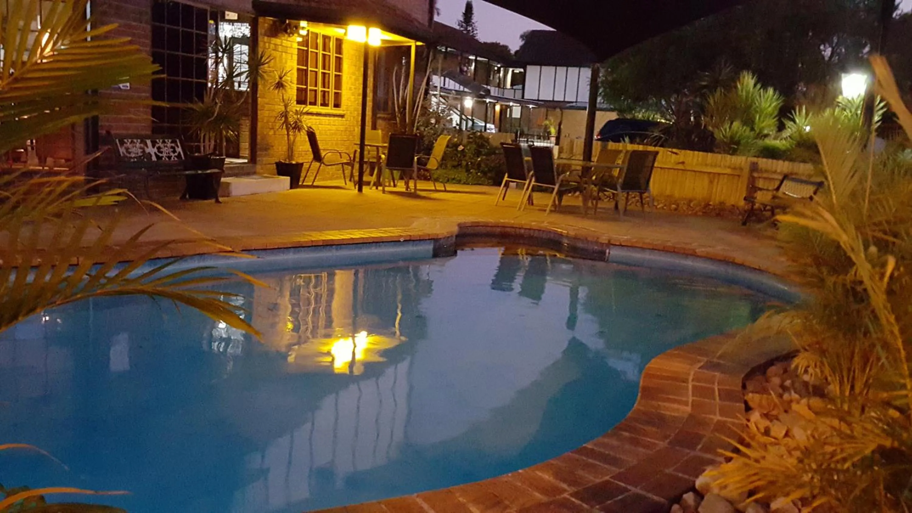Swimming pool in Shakespeare Motel