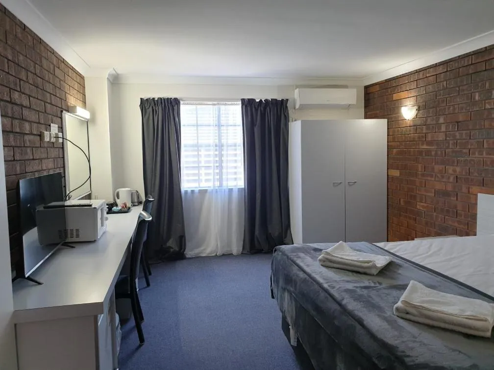 Bedroom, Bed in Shakespeare Motel