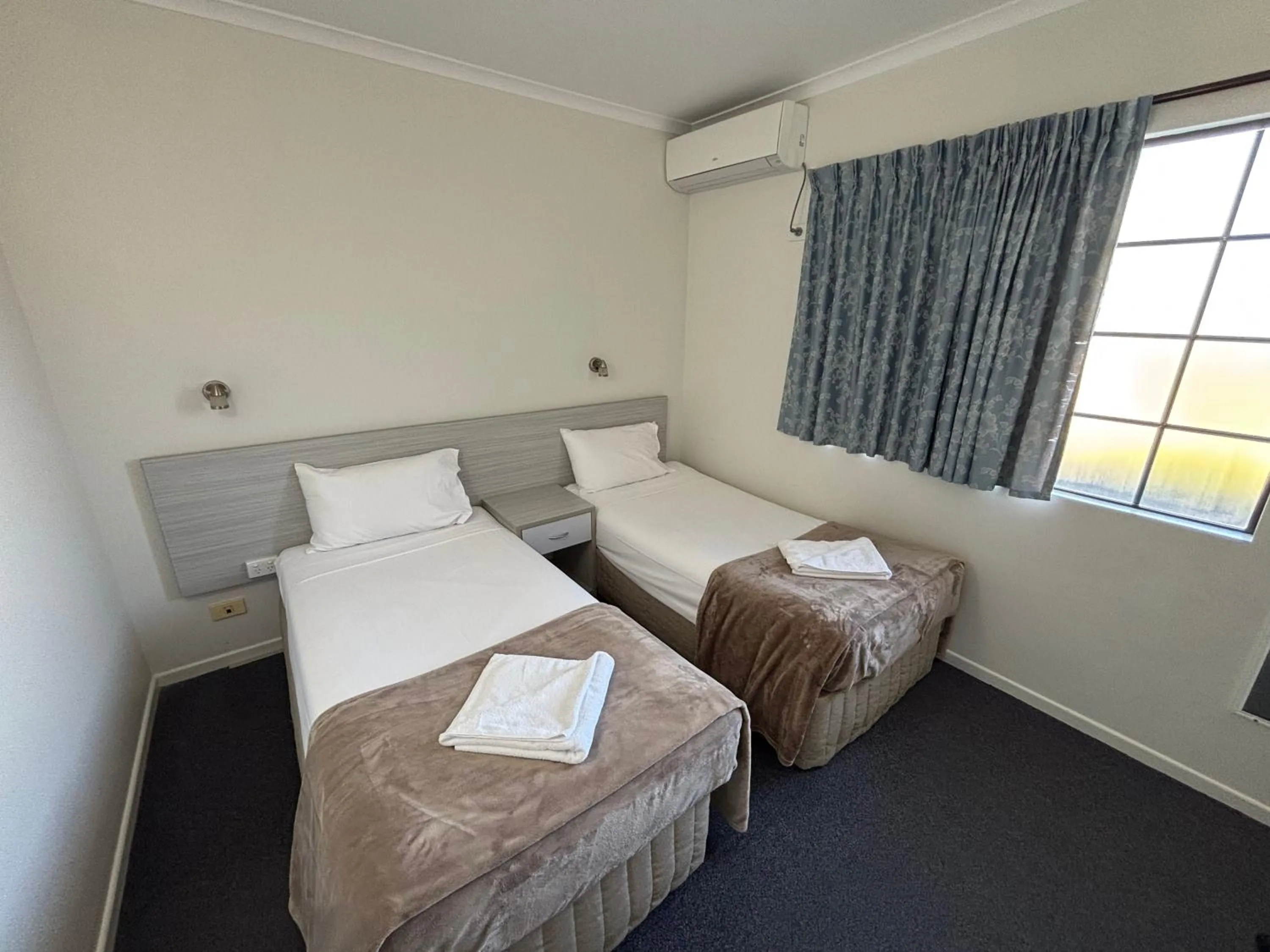 Bedroom, Bed in Shakespeare Motel