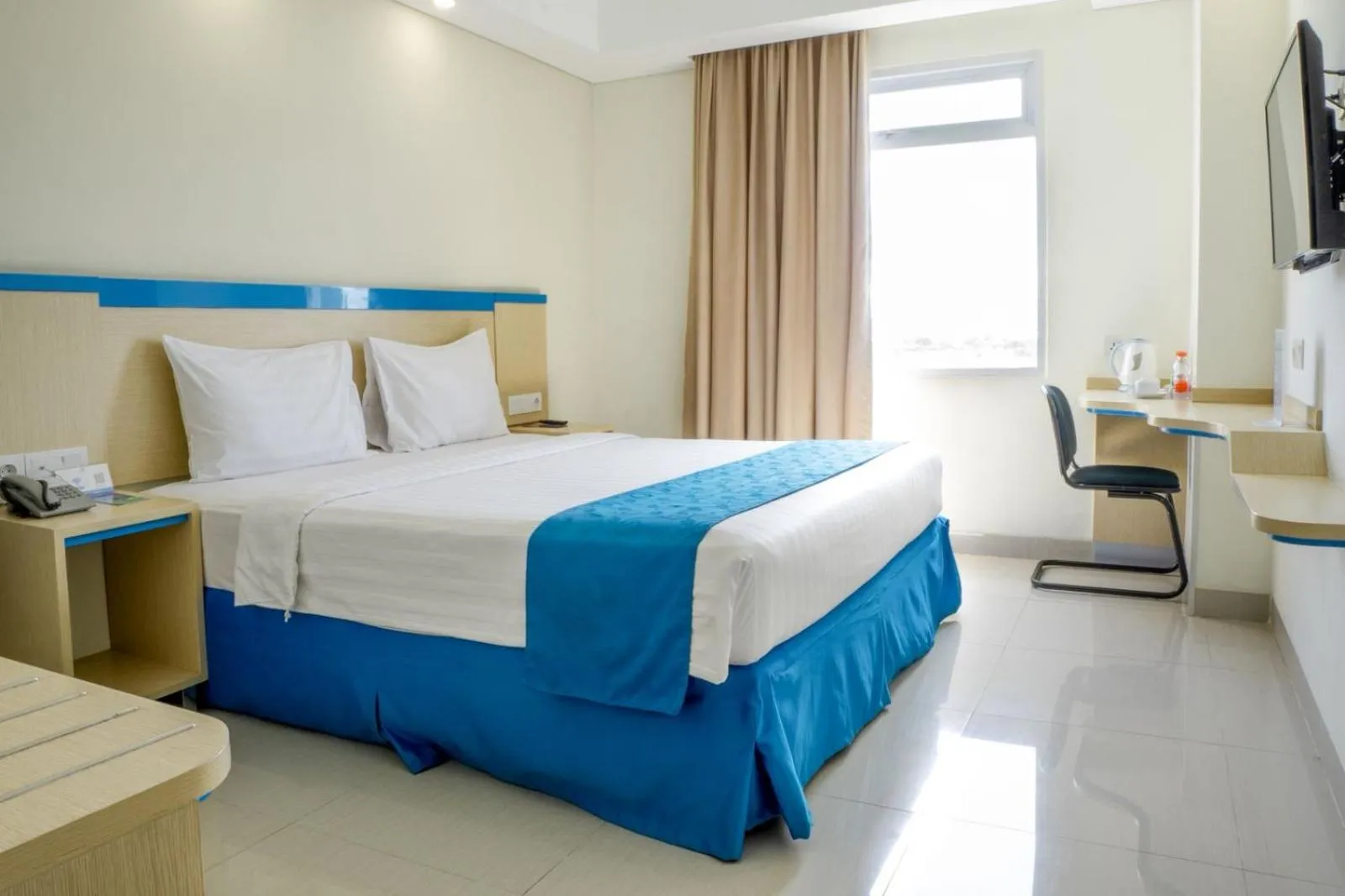 Bedroom, Bed in Hotel Brothers Solo