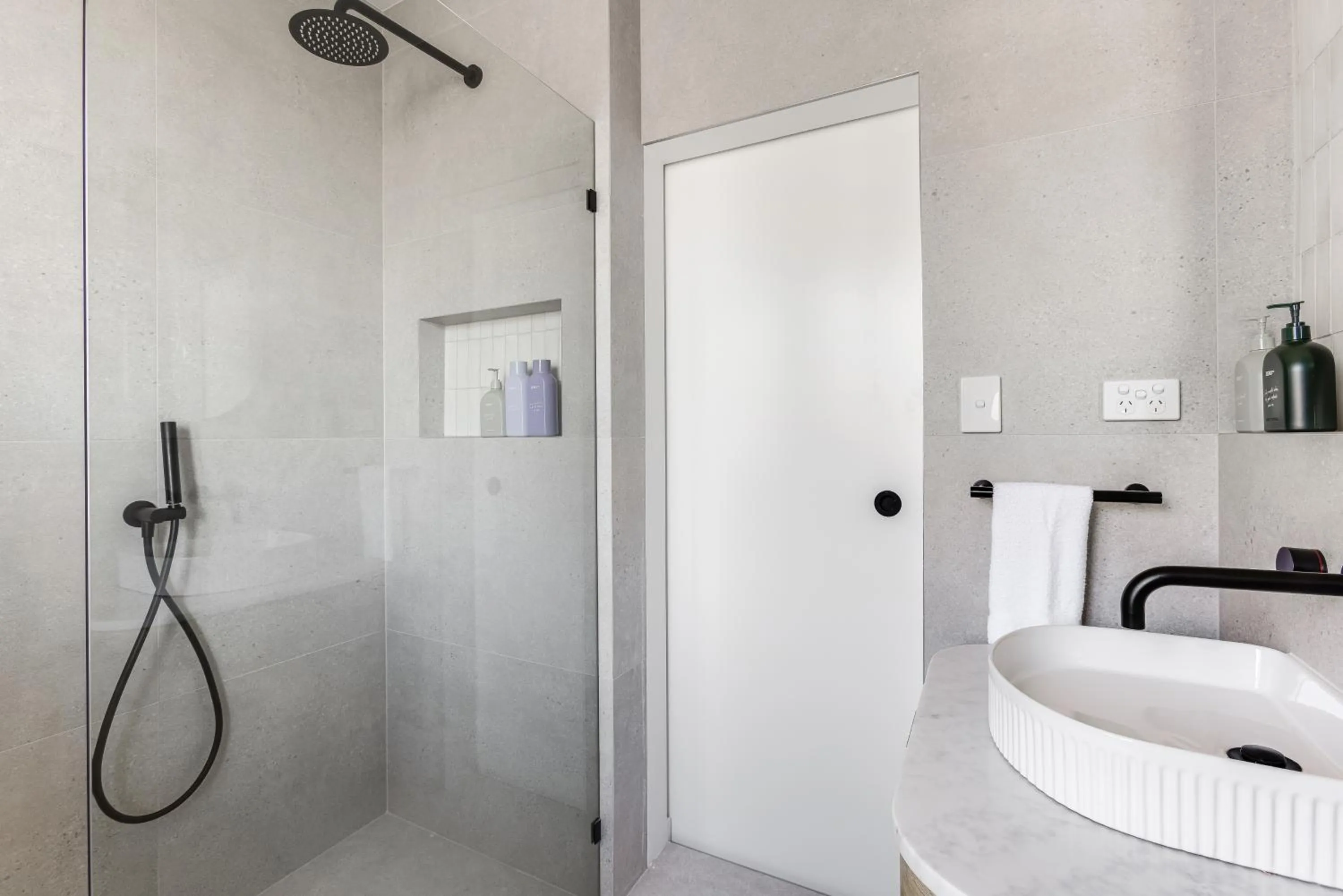 Kahlo Bondi - Luxury Escape - 2 Bedroom Furnished Apartments