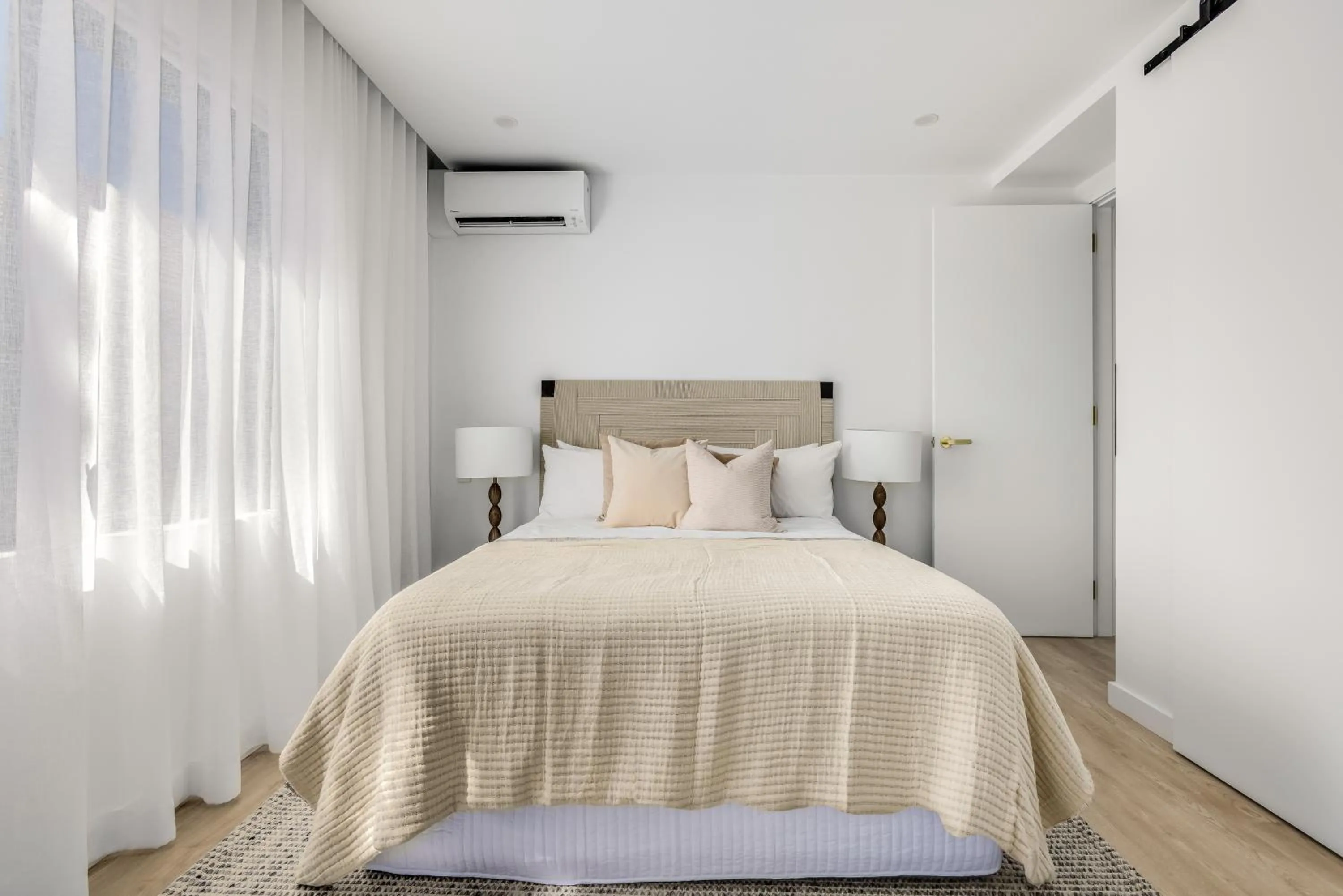 Kahlo Bondi - Luxury Escape - 2 Bedroom Furnished Apartments