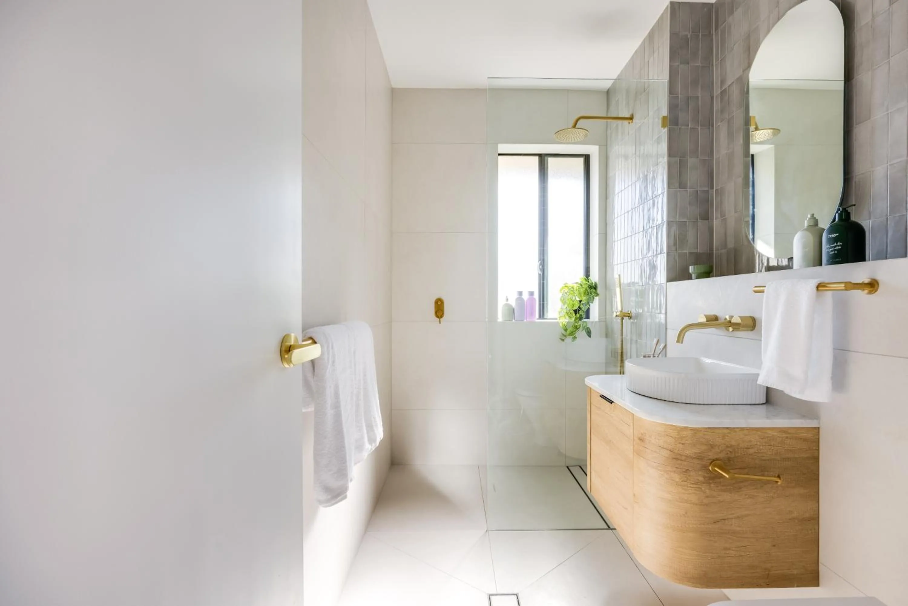 Kahlo Bondi - Luxury Escape - 2 Bedroom Furnished Apartments
