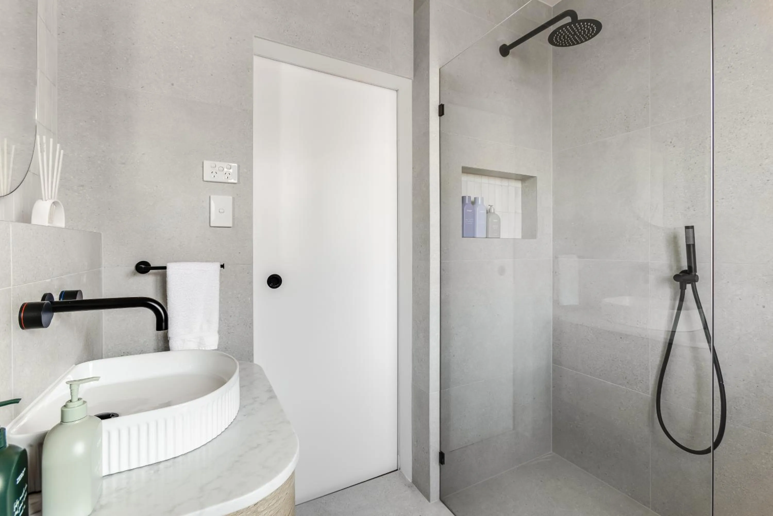 Kahlo Bondi - Luxury Escape - 2 Bedroom Furnished Apartments