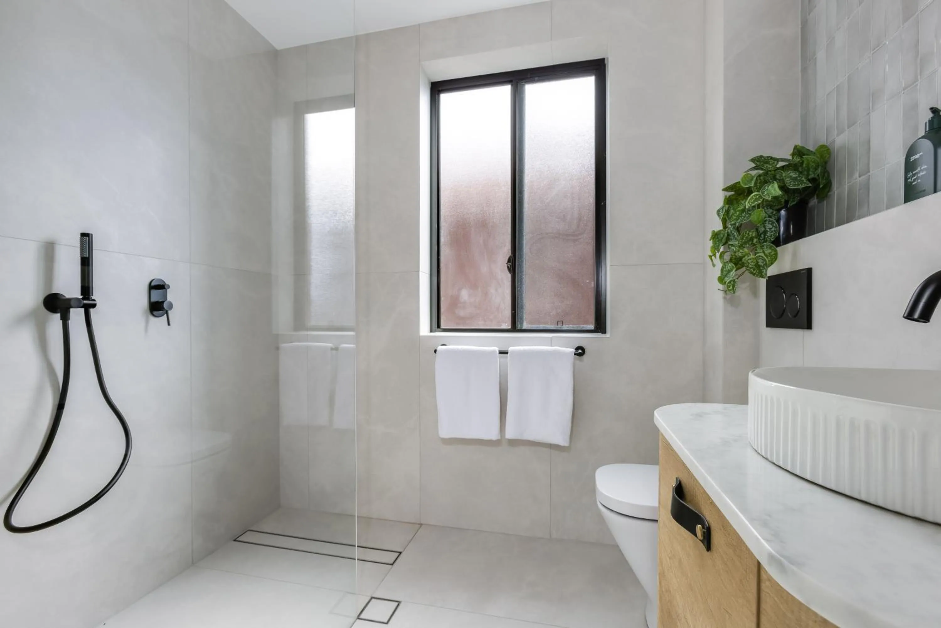Kahlo Bondi - Luxury Escape - 2 Bedroom Furnished Apartments
