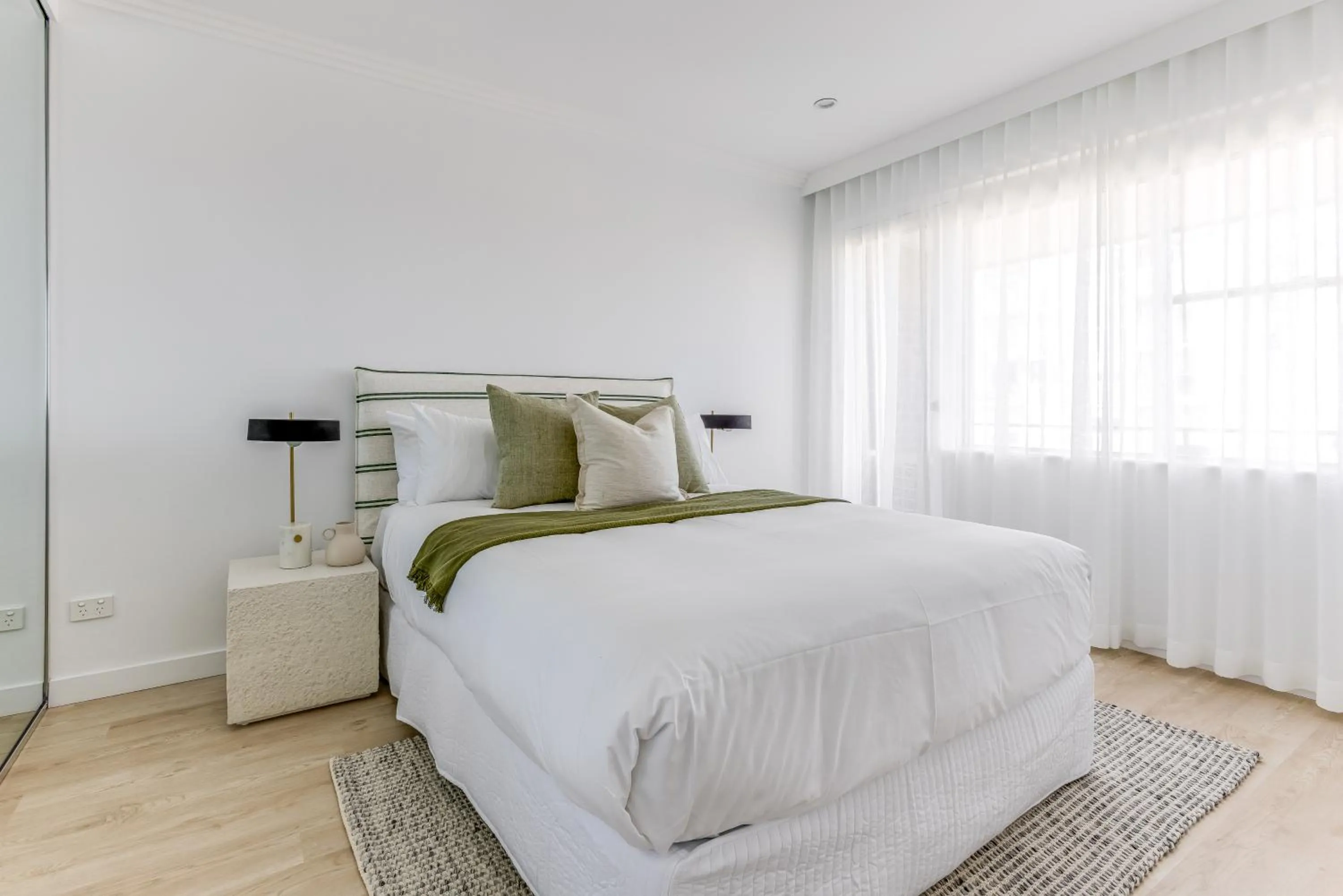 Kahlo Bondi - Luxury Escape - 2 Bedroom Furnished Apartments