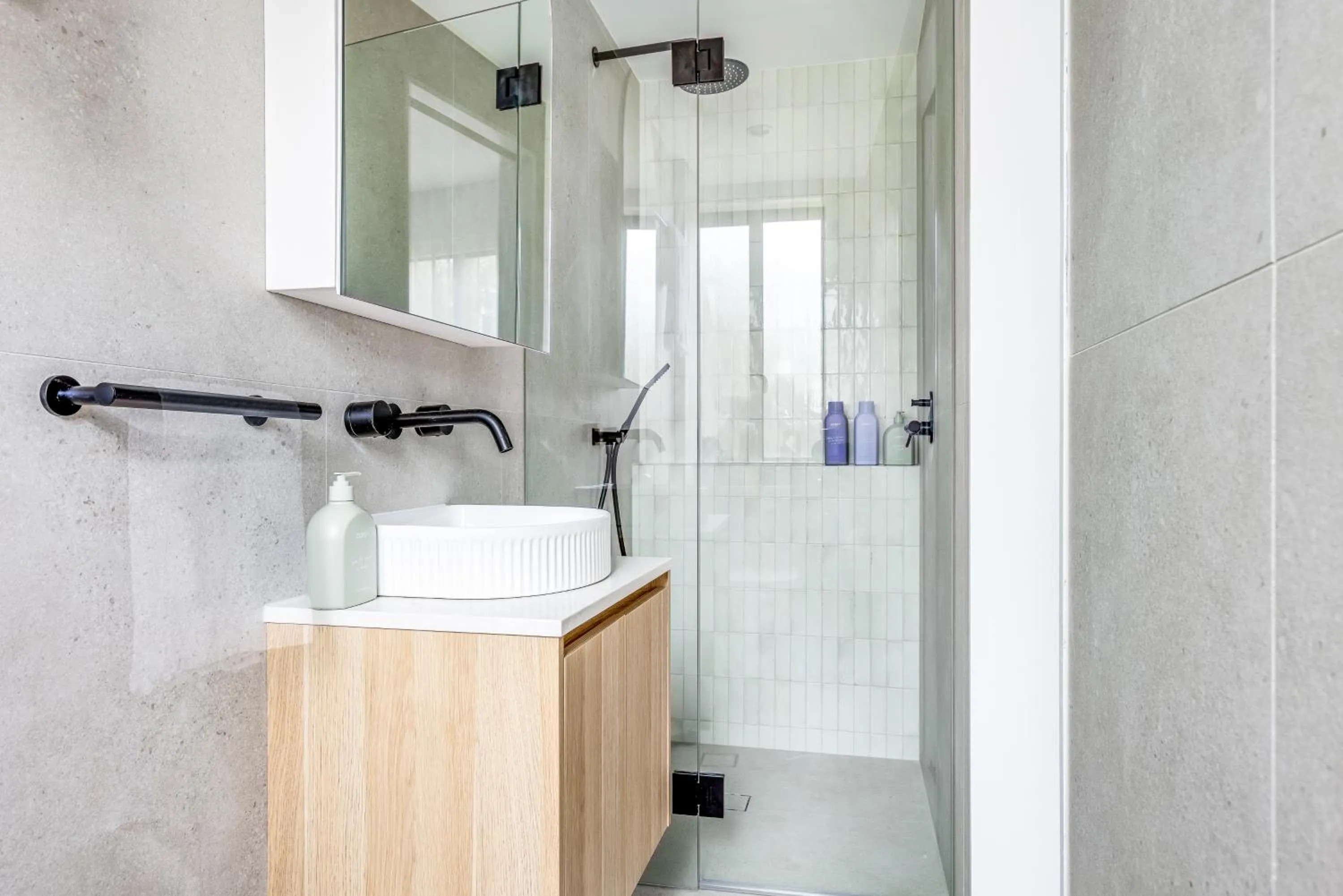 Kahlo Bondi - Luxury Escape - 2 Bedroom Furnished Apartments