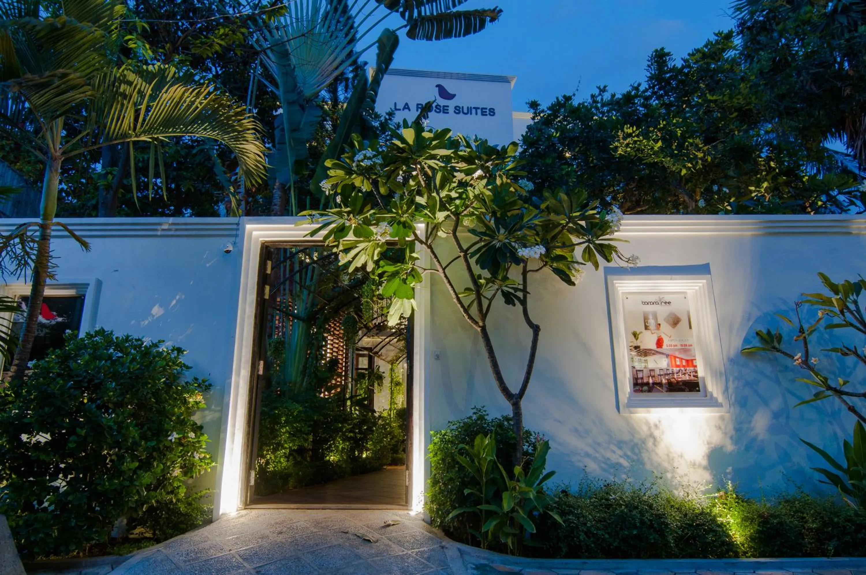 Facade/entrance in La Rose Suites