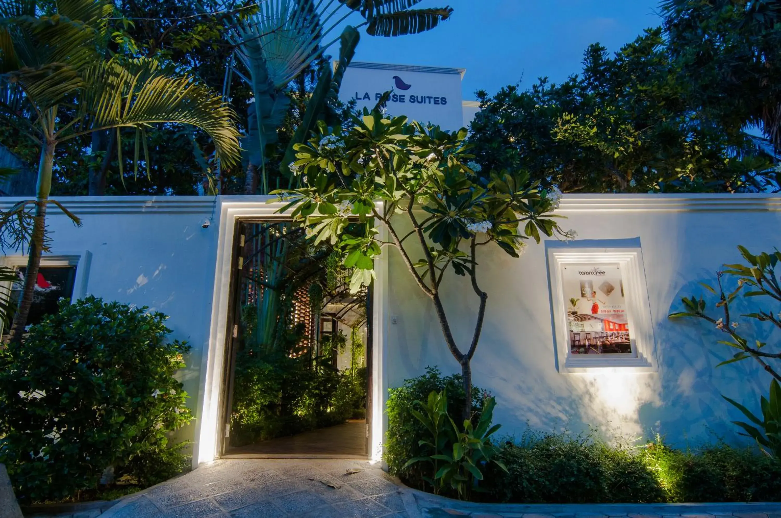 Facade/entrance in La Rose Suites Facade/entrance in La Rose Suites