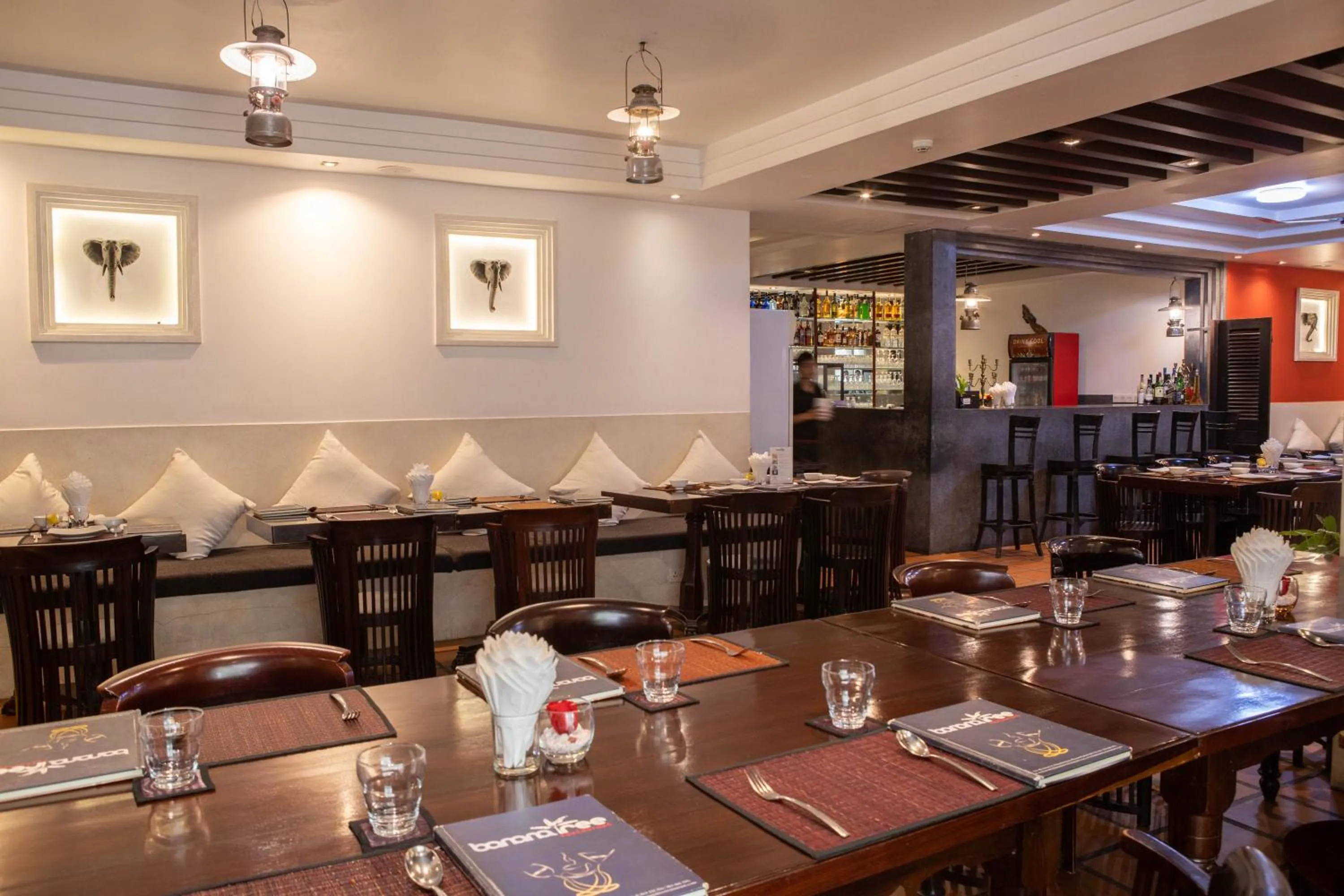 Restaurant/places to eat in La Rose Suites