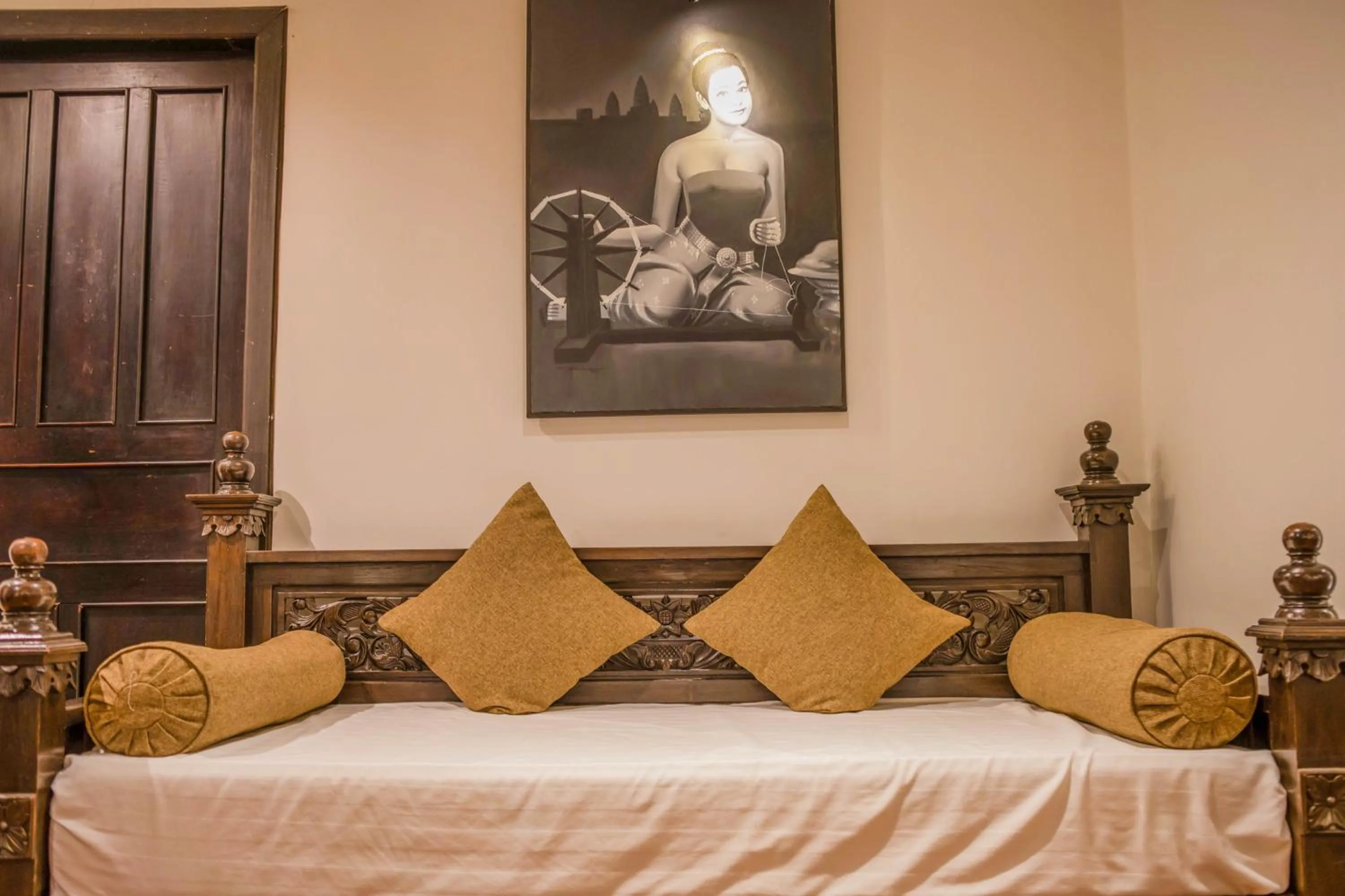 Property building, Bed in La Rose Suites