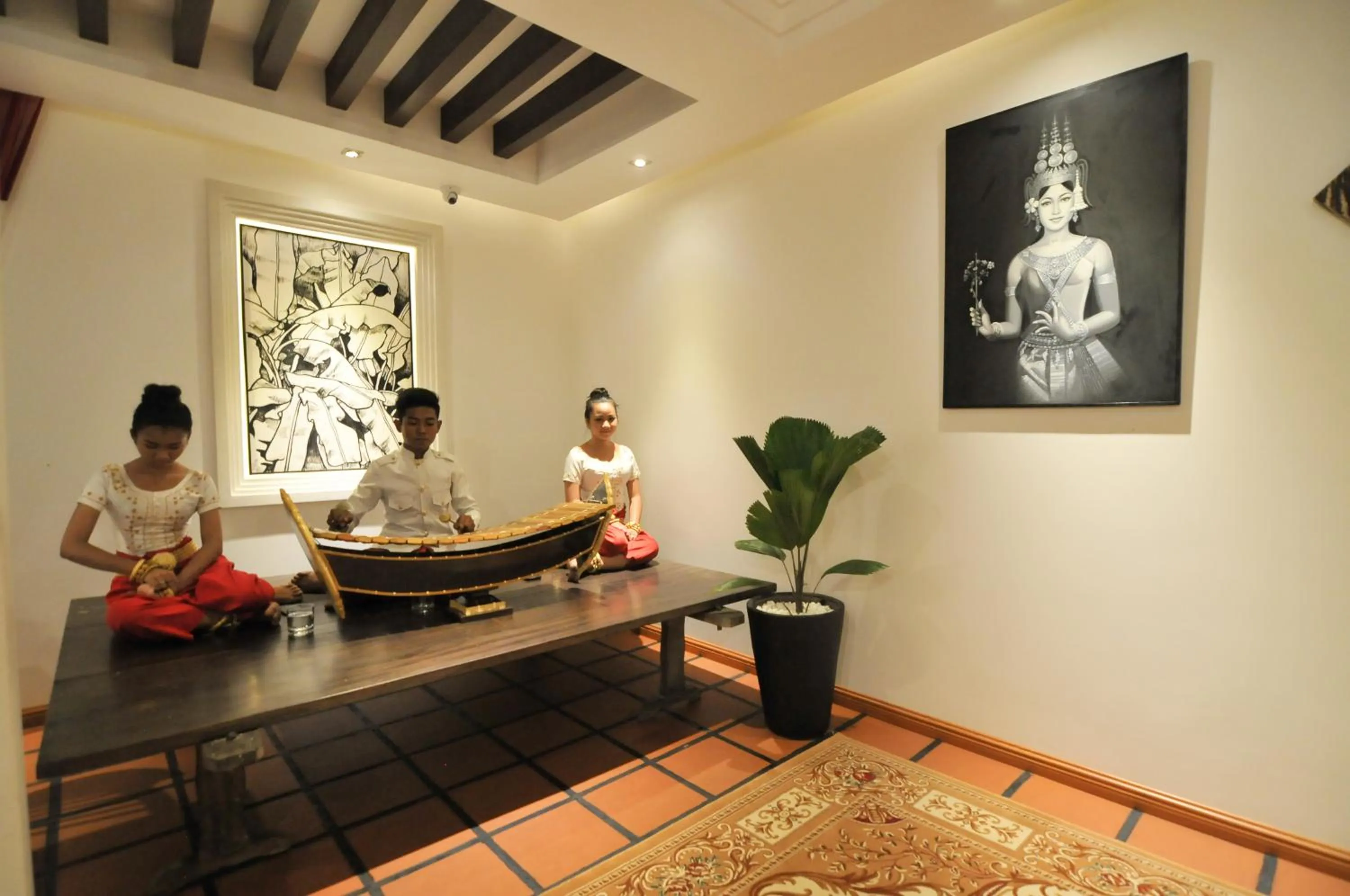 Restaurant/places to eat in La Rose Suites