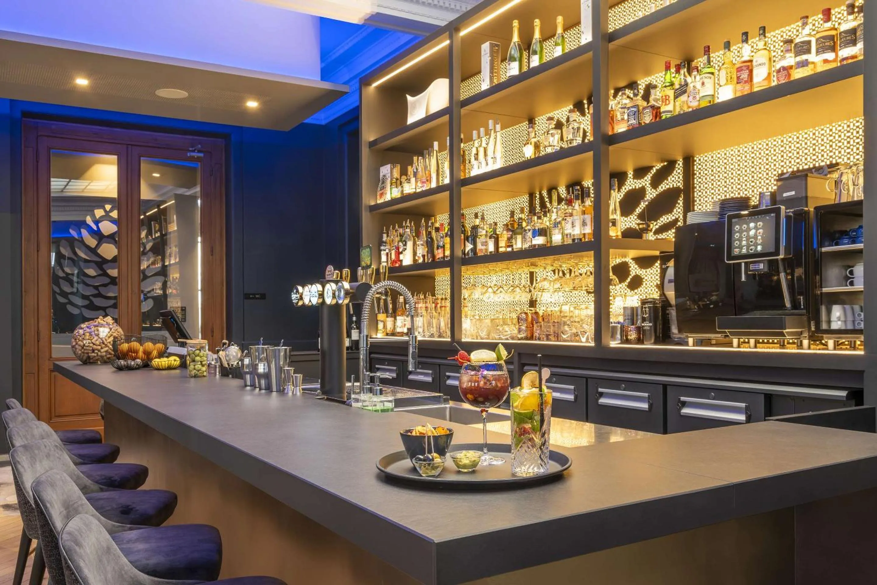 Lounge or bar in Best Western Premier Le Chapitre Hotel and Spa