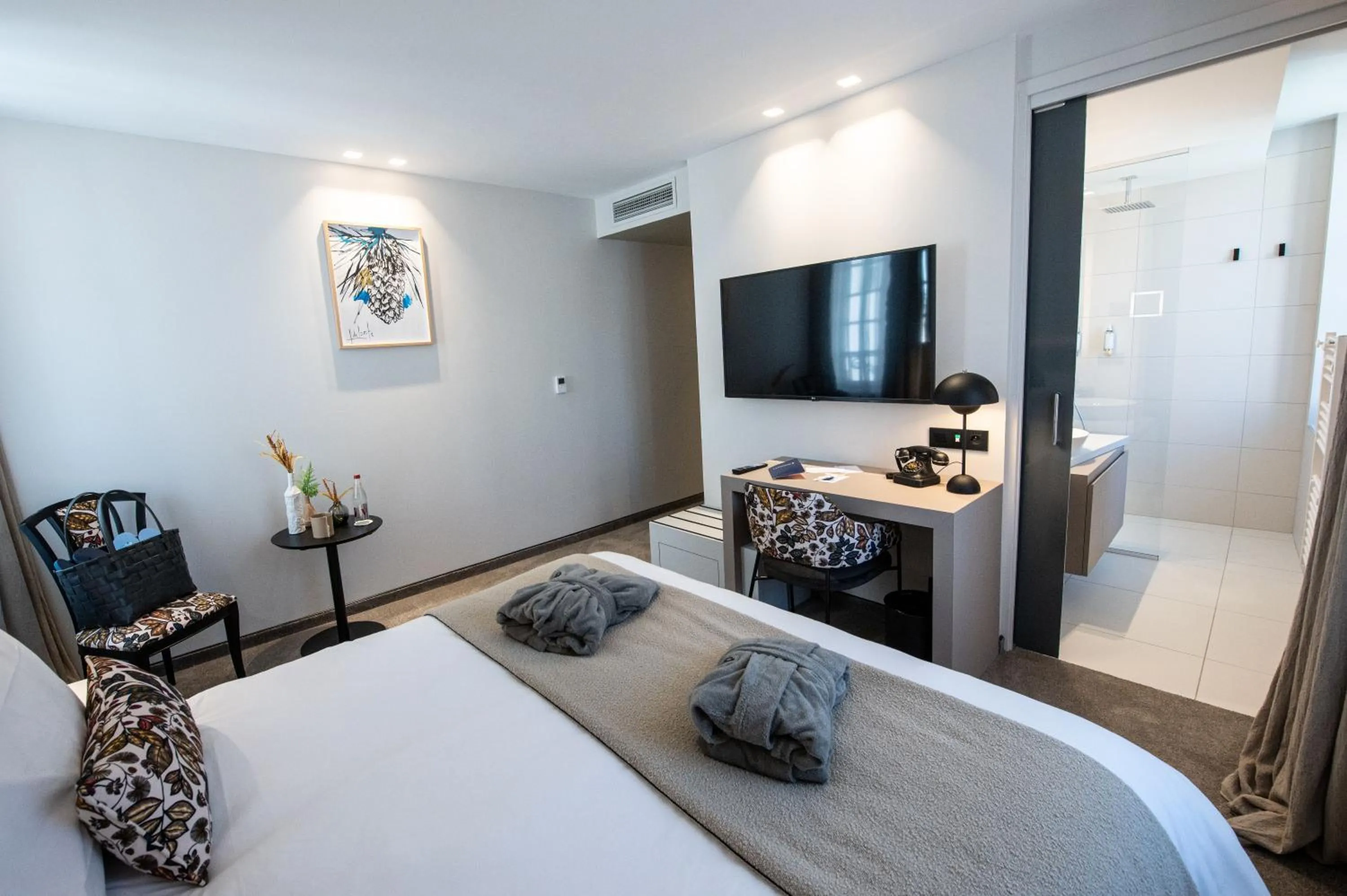 Photo of the whole room, Bed in Best Western Premier Le Chapitre Hotel and Spa